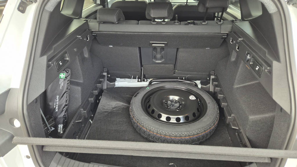 DACIA BIGSTER journey hybrid 155-image-11