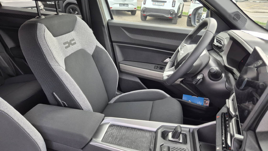 DACIA BIGSTER journey hybrid 155-image-16