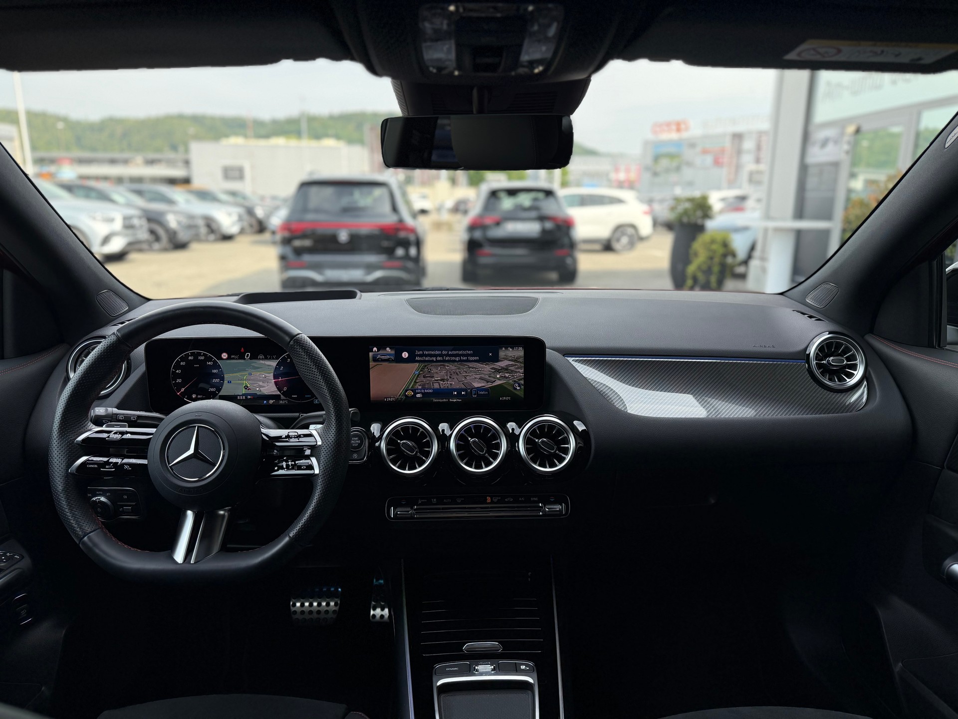 MERCEDES-BENZ GLA 200 AMG Line Night Star 7G-DCT-showroom-element-3