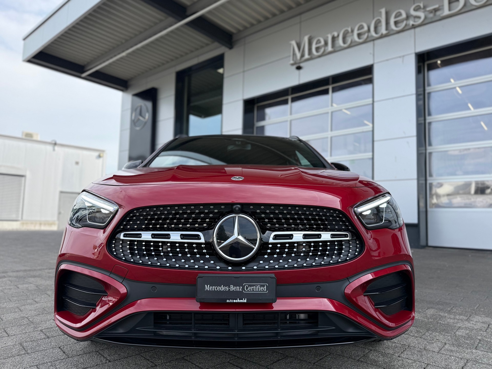 MERCEDES-BENZ GLA 200 AMG Line Night Star 7G-DCT-showroom-element-2
