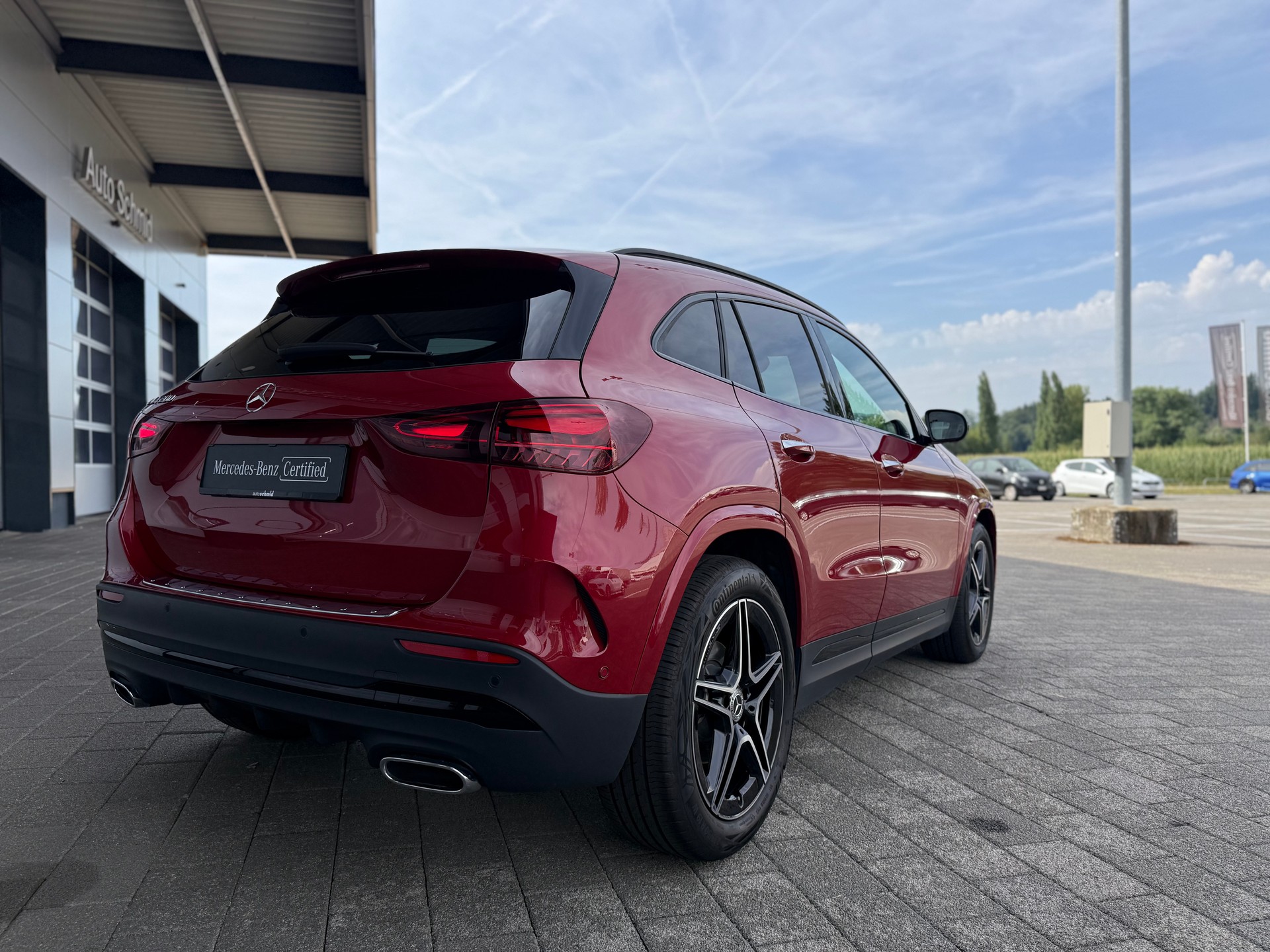 MERCEDES-BENZ GLA 200 AMG Line Night Star 7G-DCT-showroom-element-1