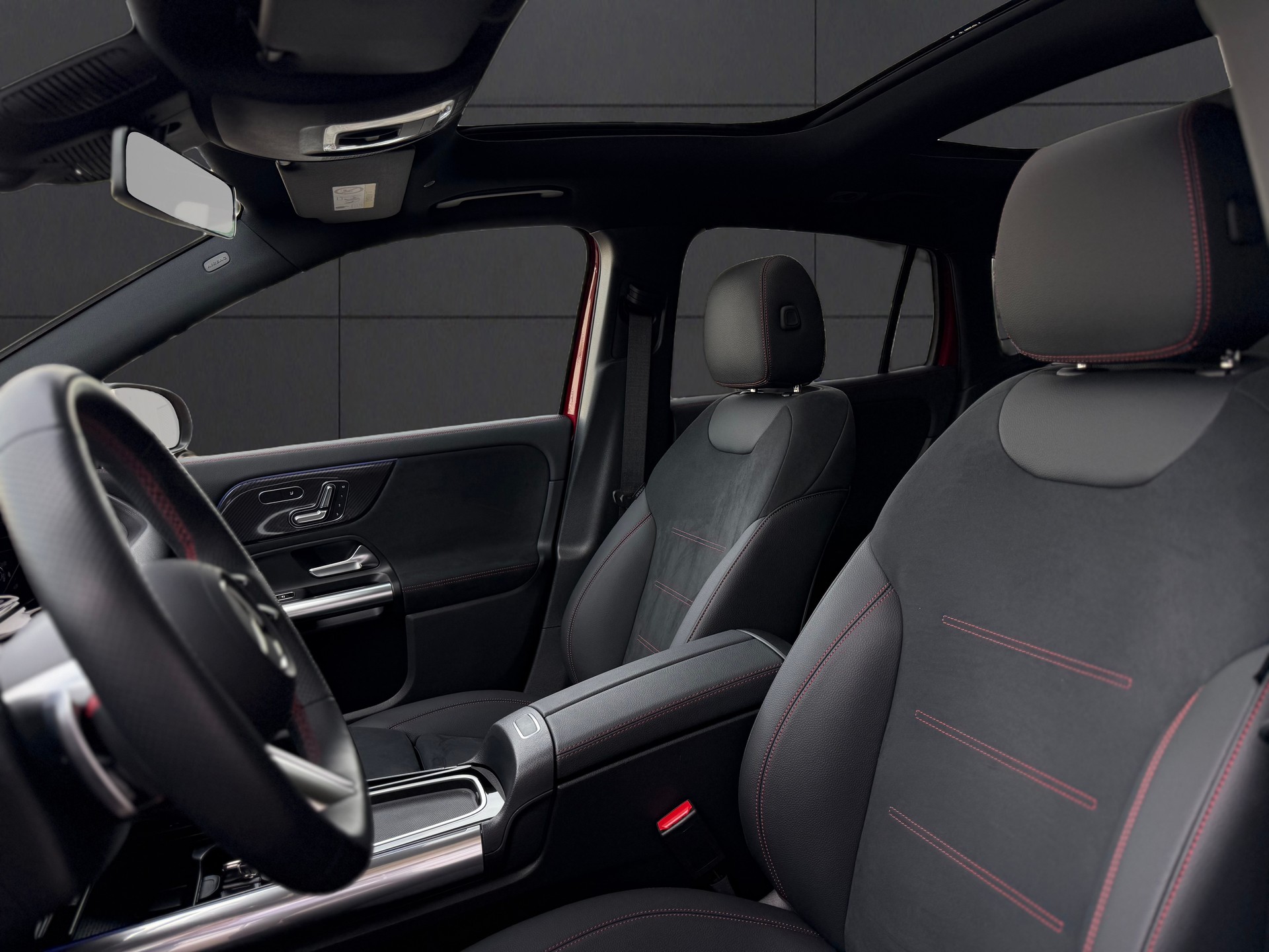 MERCEDES-BENZ GLA 200 AMG Line Night Star 7G-DCT-image-4