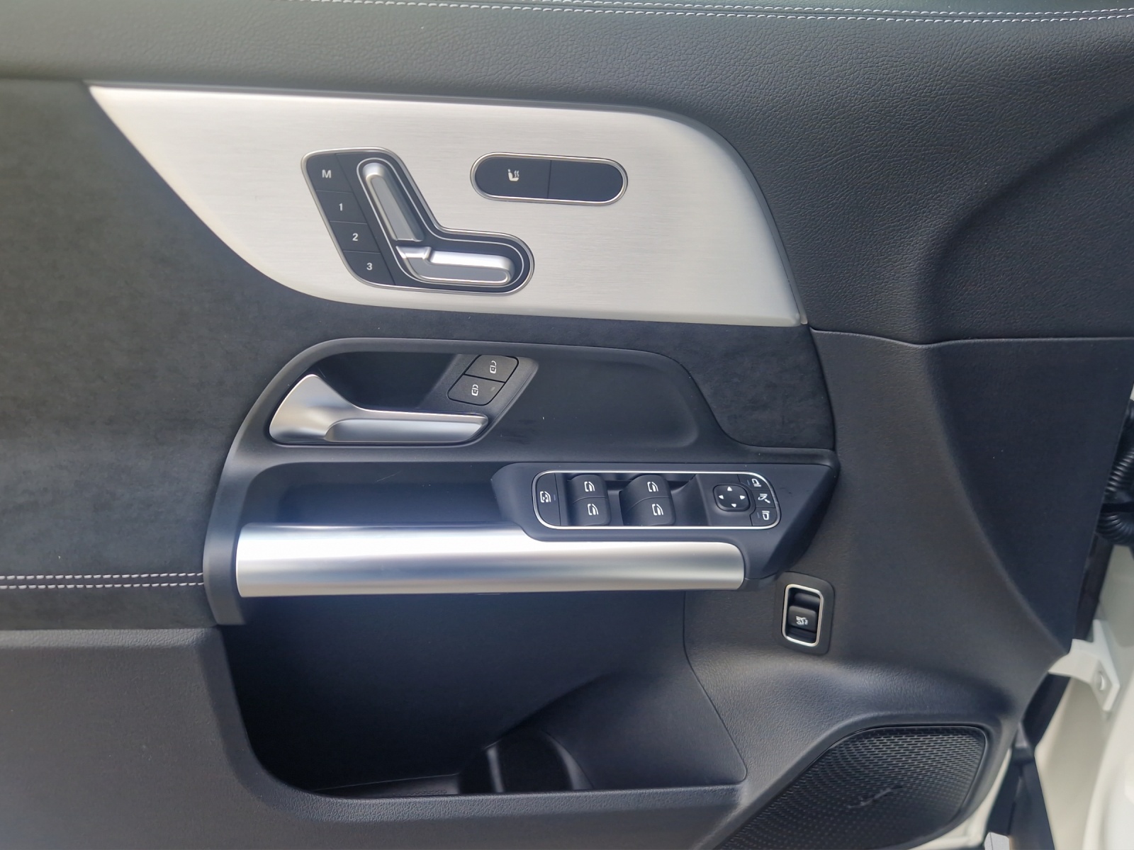 MERCEDES-BENZ GLA 220 4Matic 8G-DCT-image-7