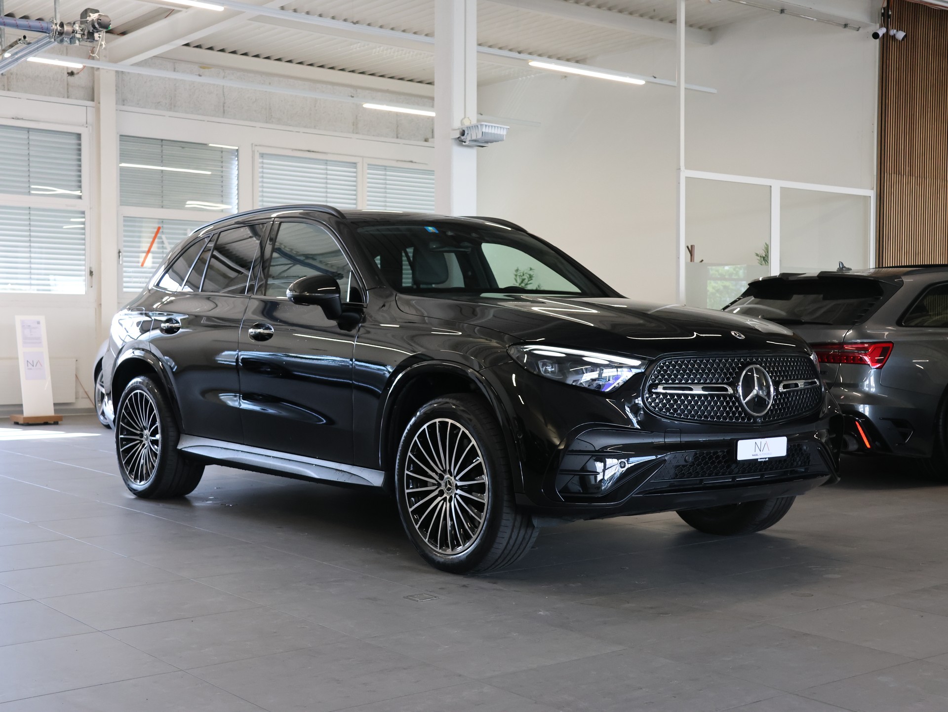 MERCEDES-BENZ GLC 400 e 4Matic 9G-Tronic *Panoramadach* *Burmester* *360 Kamera*-showroom-element-1