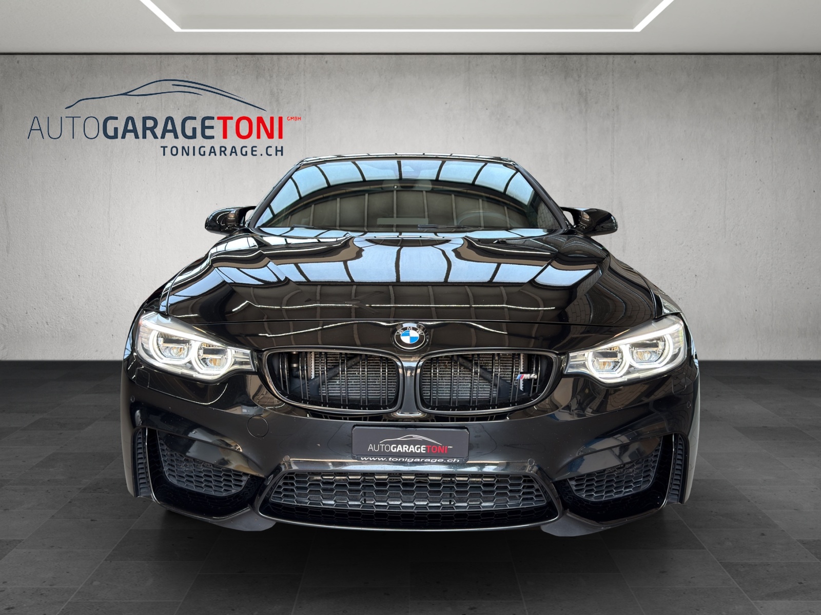 BMW M4 Coupé DKG-showroom-element-2
