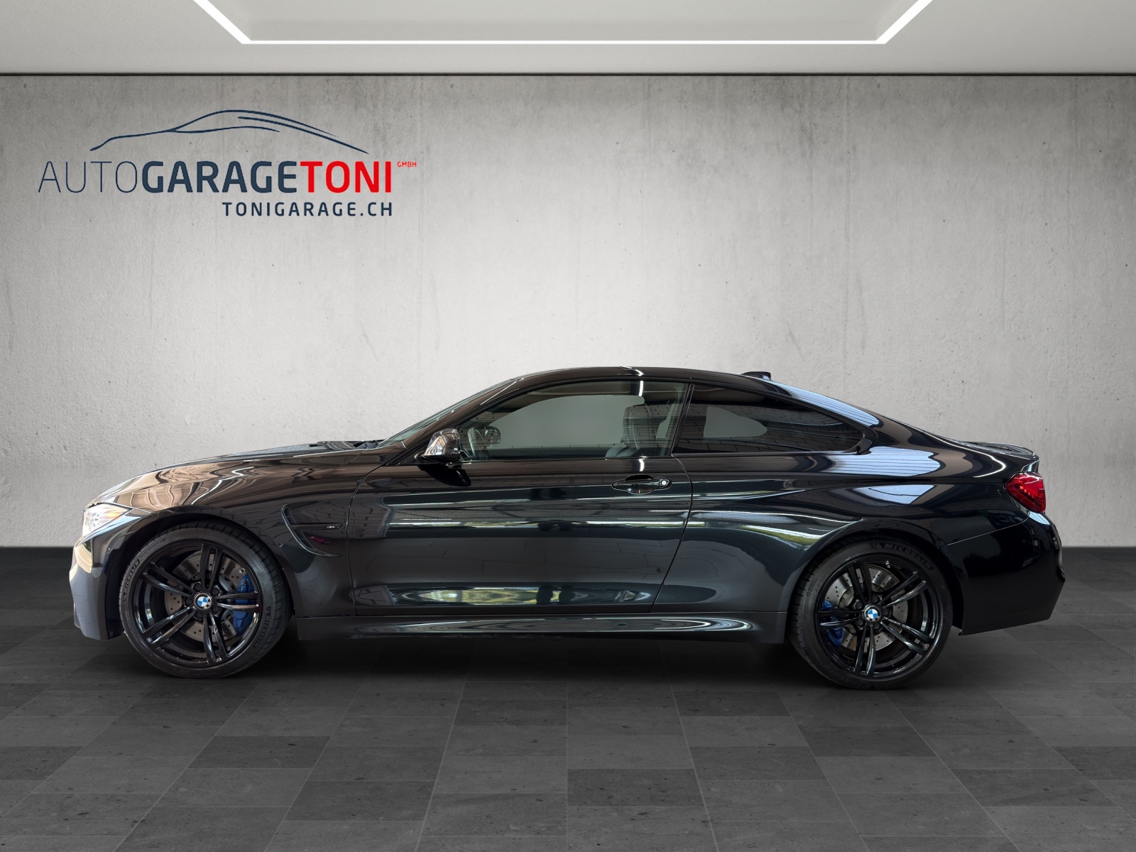 BMW M4 Coupé DKG-showroom-element-3