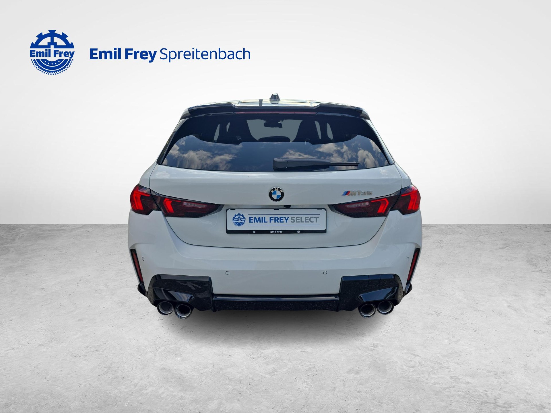 BMW M135i xDrive-showroom-element-3
