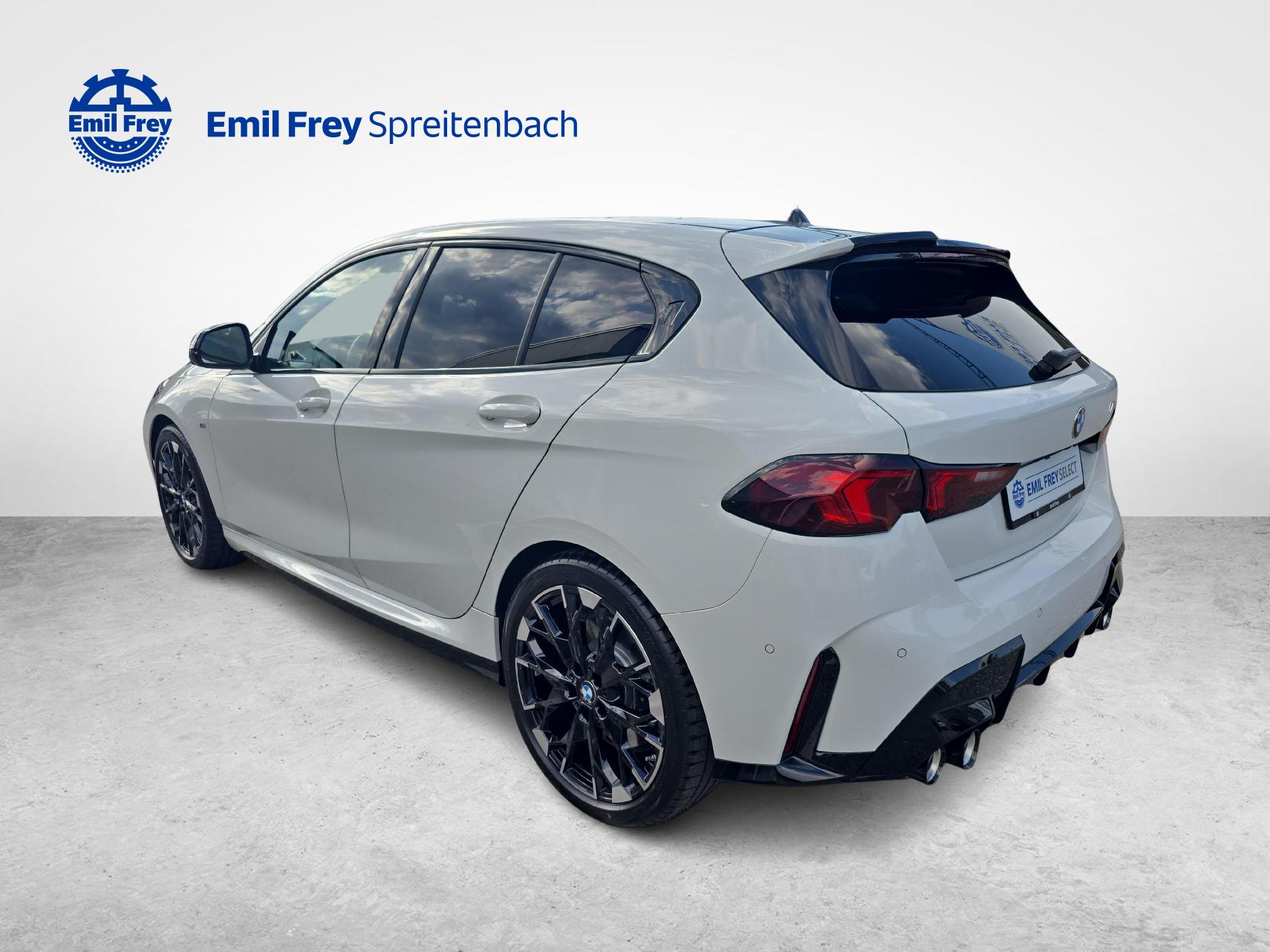 BMW M135i xDrive-showroom-element-2
