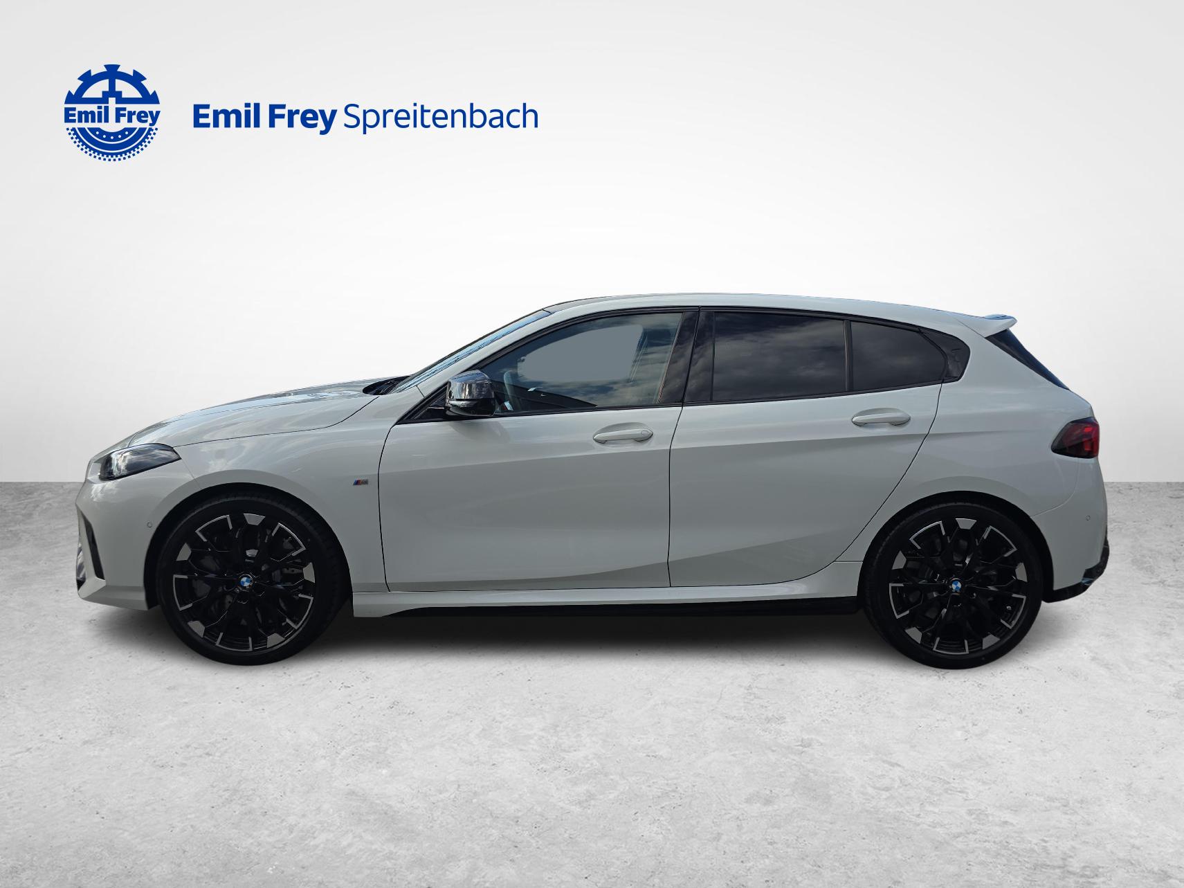BMW M135i xDrive-showroom-element-1