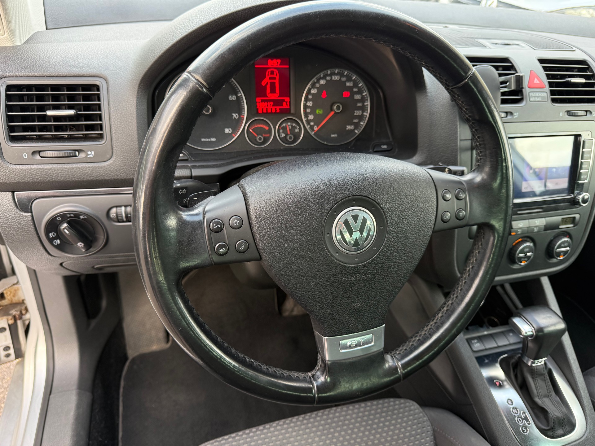 VW Golf 1.4 TSI GT Sport-image-11