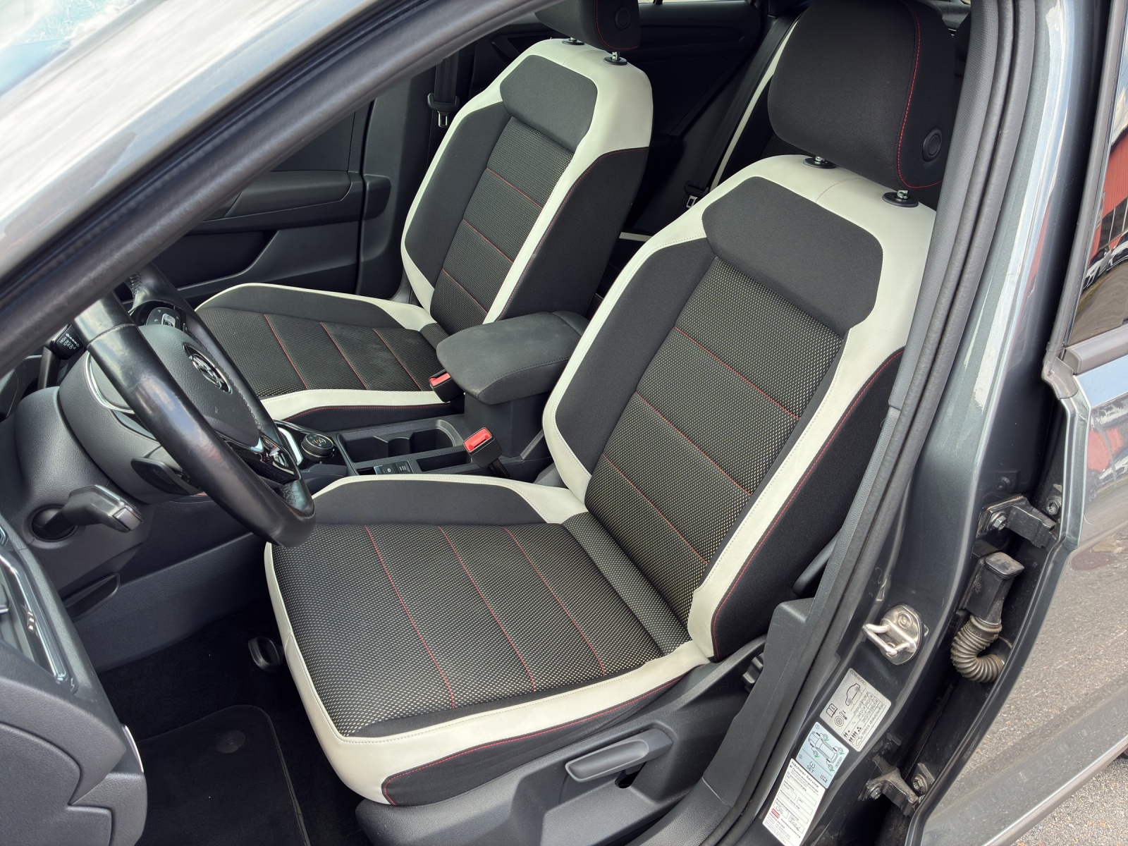 VW T-Roc 2.0 TSI Sport DSG 4Motion-image-11