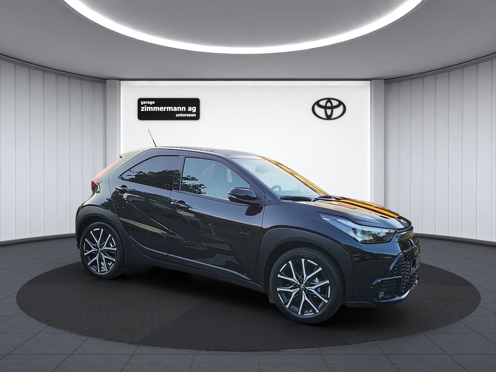 TOYOTA Aygo X 1.5 VVT-i HSD GR Sport-showroom-element-3