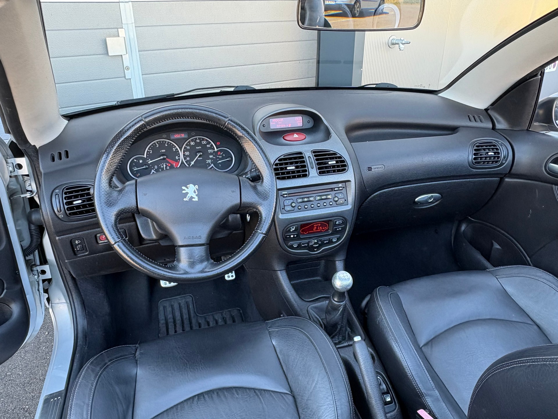 PEUGEOT 206 CC 2.0 Cabriolet-image-5