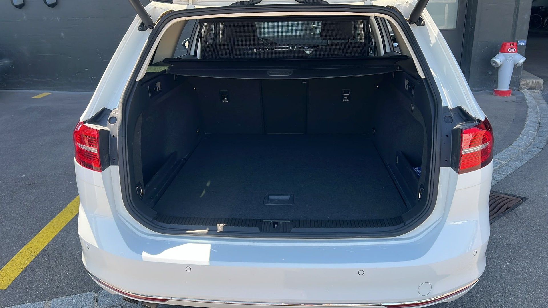 VW Passat Variant 2.0 TDI BMT Highline DSG 4Motion-image-17