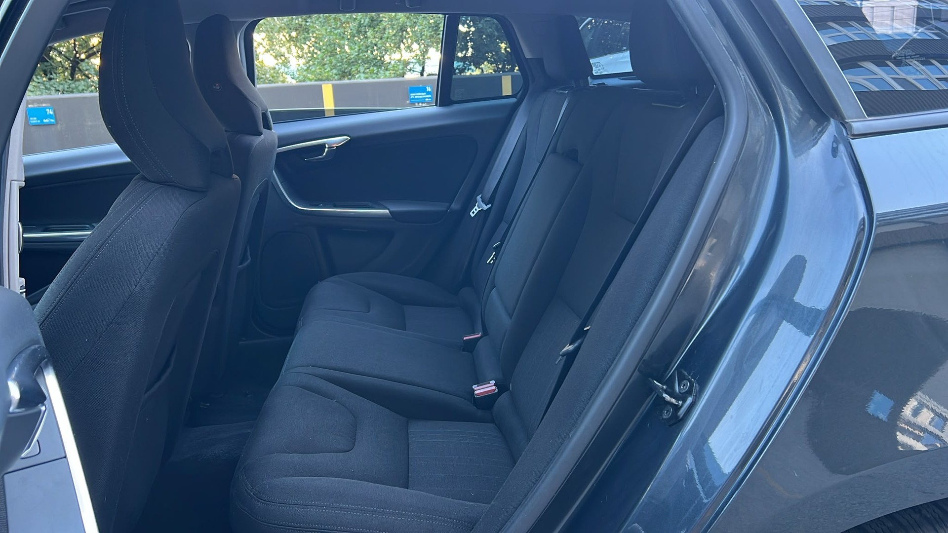 VOLVO V60 D3 Momentum Geartronic-image-13
