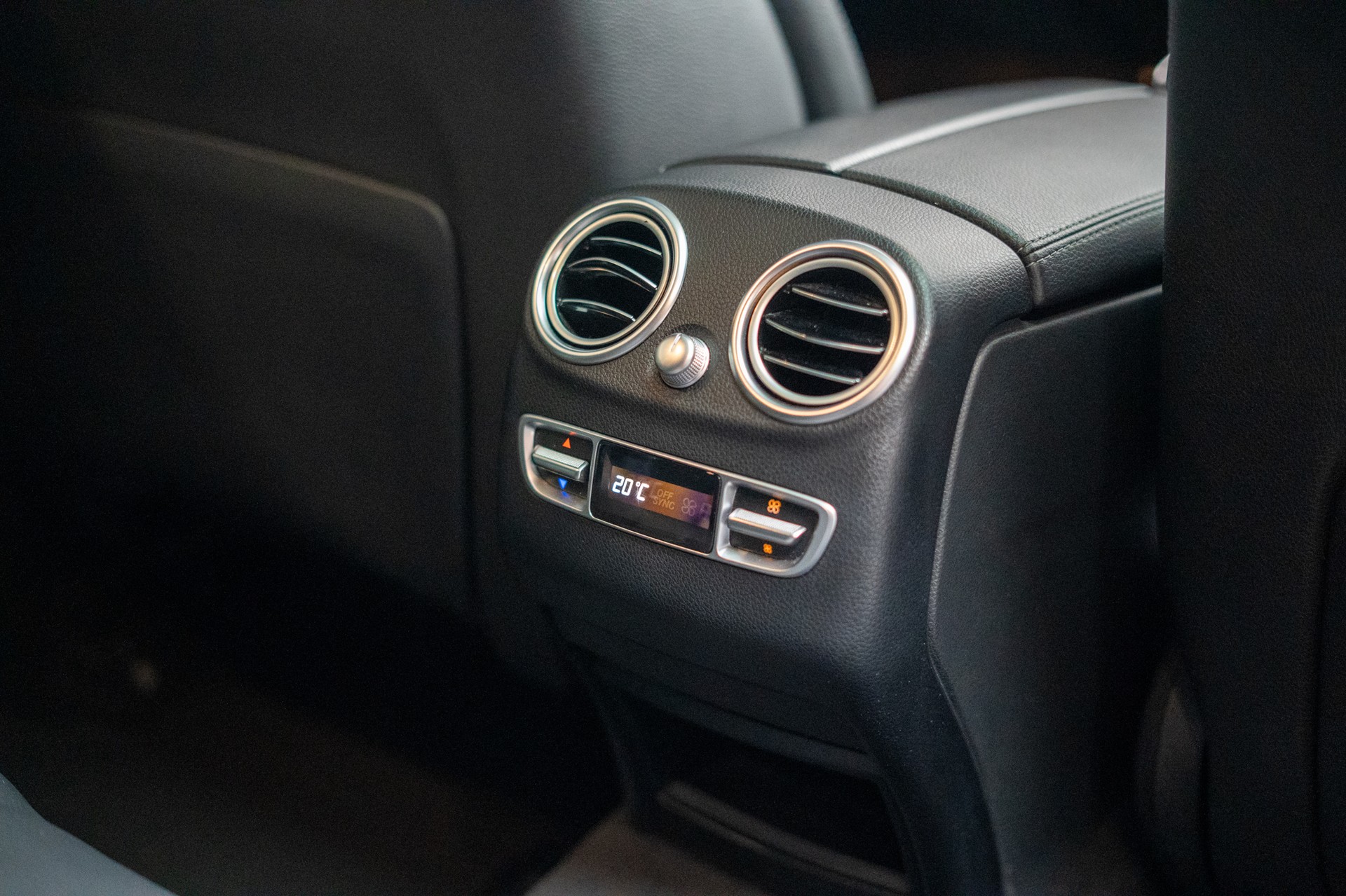 MERCEDES-BENZ GLC 250 d AMG Line 4m / CH-Fahrzeug / Panorama / Rückfahrkamera-image-15