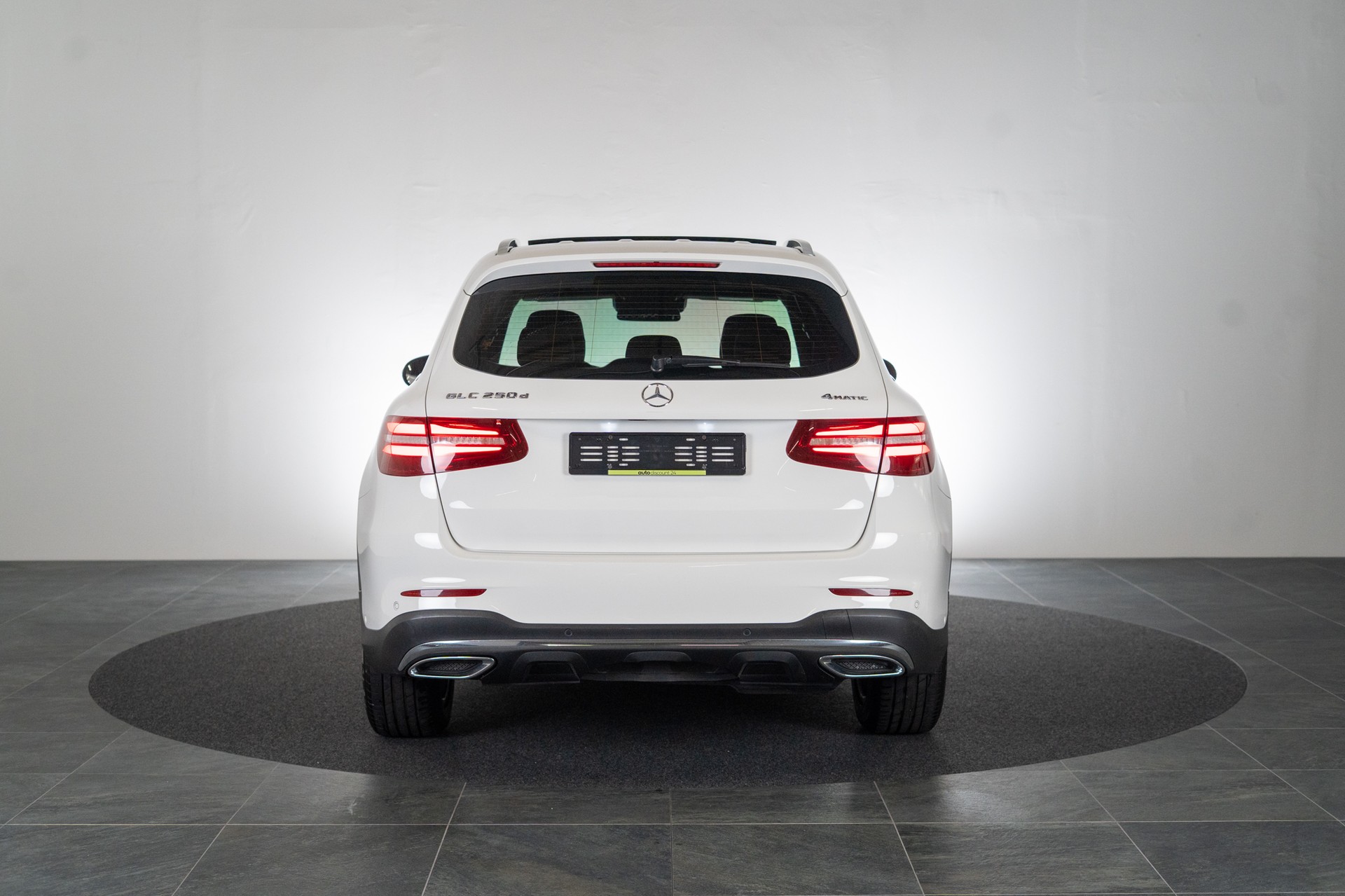 MERCEDES-BENZ GLC 250 d AMG Line 4m / CH-Fahrzeug / Panorama / Rückfahrkamera-image-4