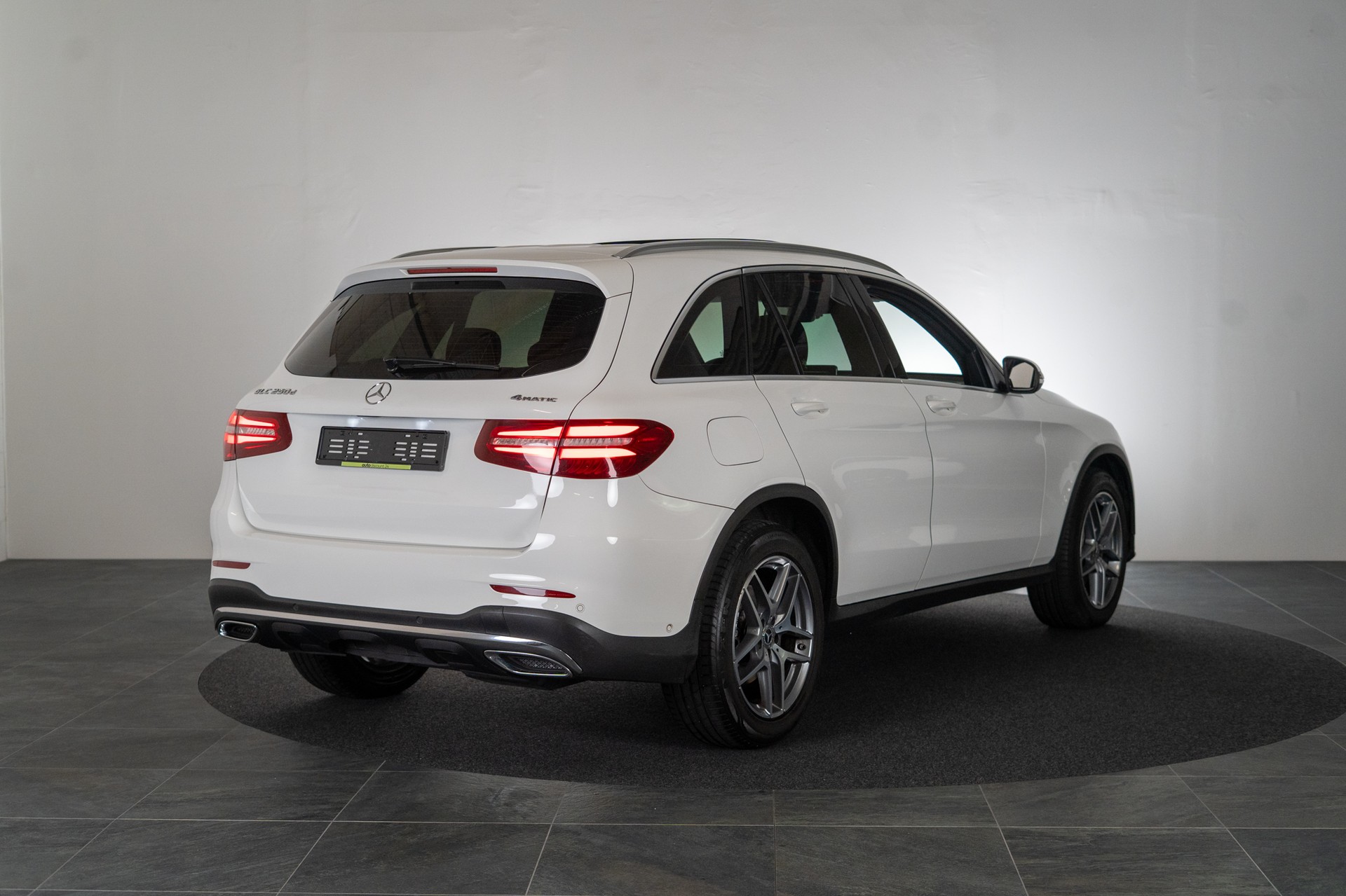 MERCEDES-BENZ GLC 250 d AMG Line 4m / CH-Fahrzeug / Panorama / Rückfahrkamera-showroom-element-3