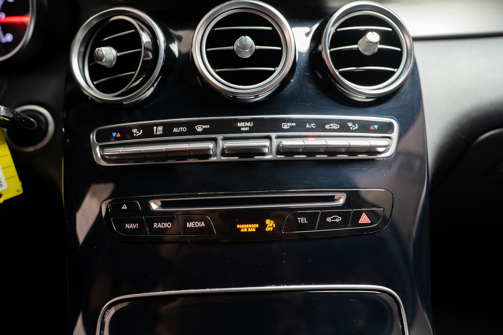 MERCEDES-BENZ GLC 250 d AMG Line 4m / CH-Fahrzeug / Panorama / Rückfahrkamera-image-27