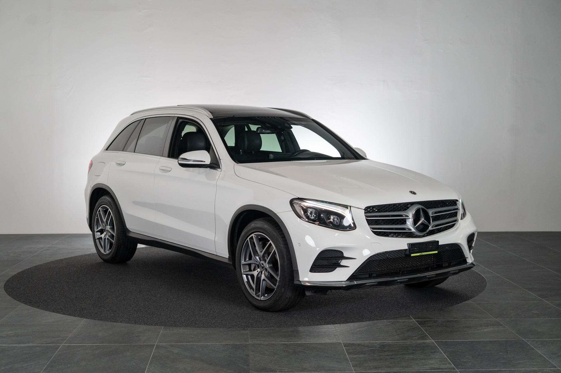 MERCEDES-BENZ GLC 250 d AMG Line 4m / CH-Fahrzeug / Panorama / Rückfahrkamera-showroom-element-2