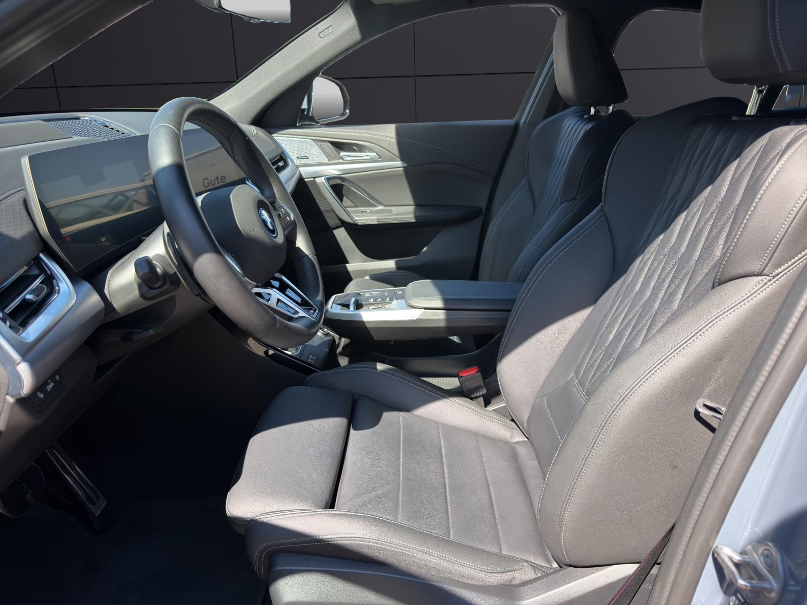 BMW iX2 30 xDrive-showroom-element-1