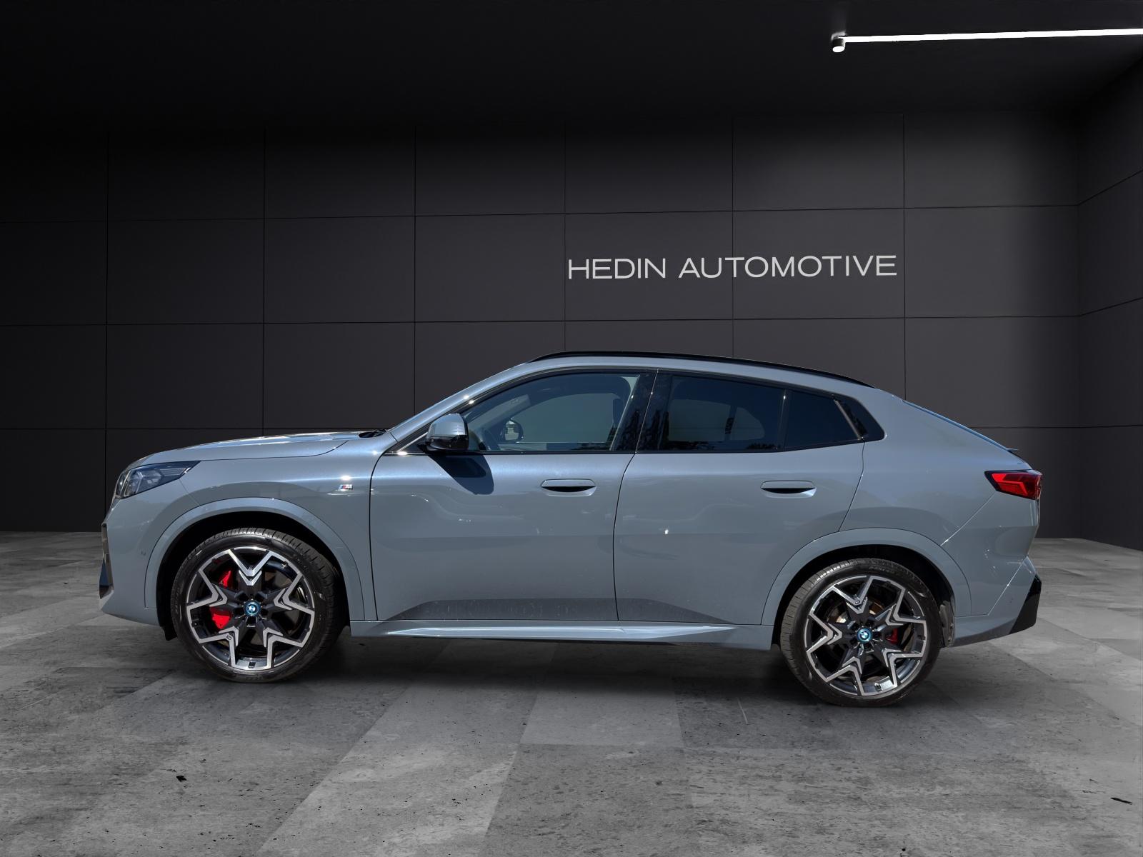 BMW iX2 30 xDrive-showroom-element-3