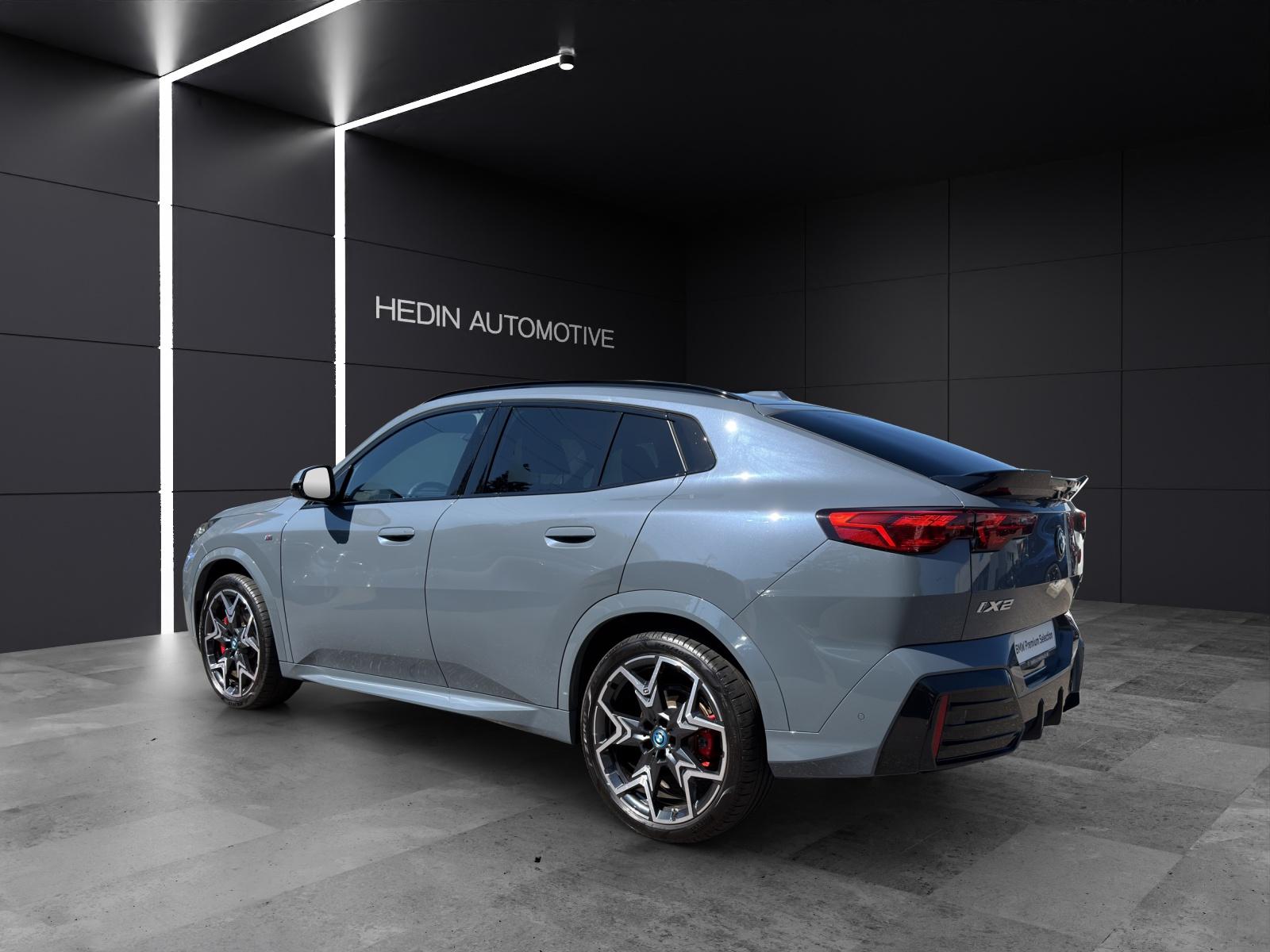 BMW iX2 30 xDrive-showroom-element-2
