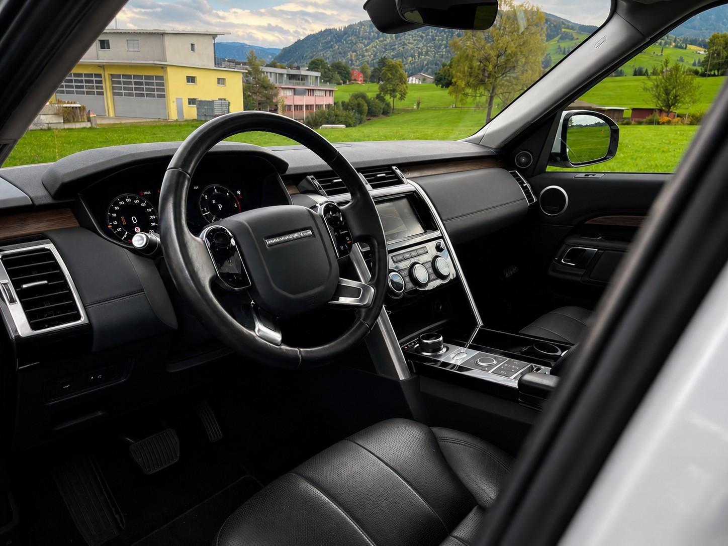 LAND ROVER Discovery 2.0 SD4 HSE Automatic-showroom-element-3