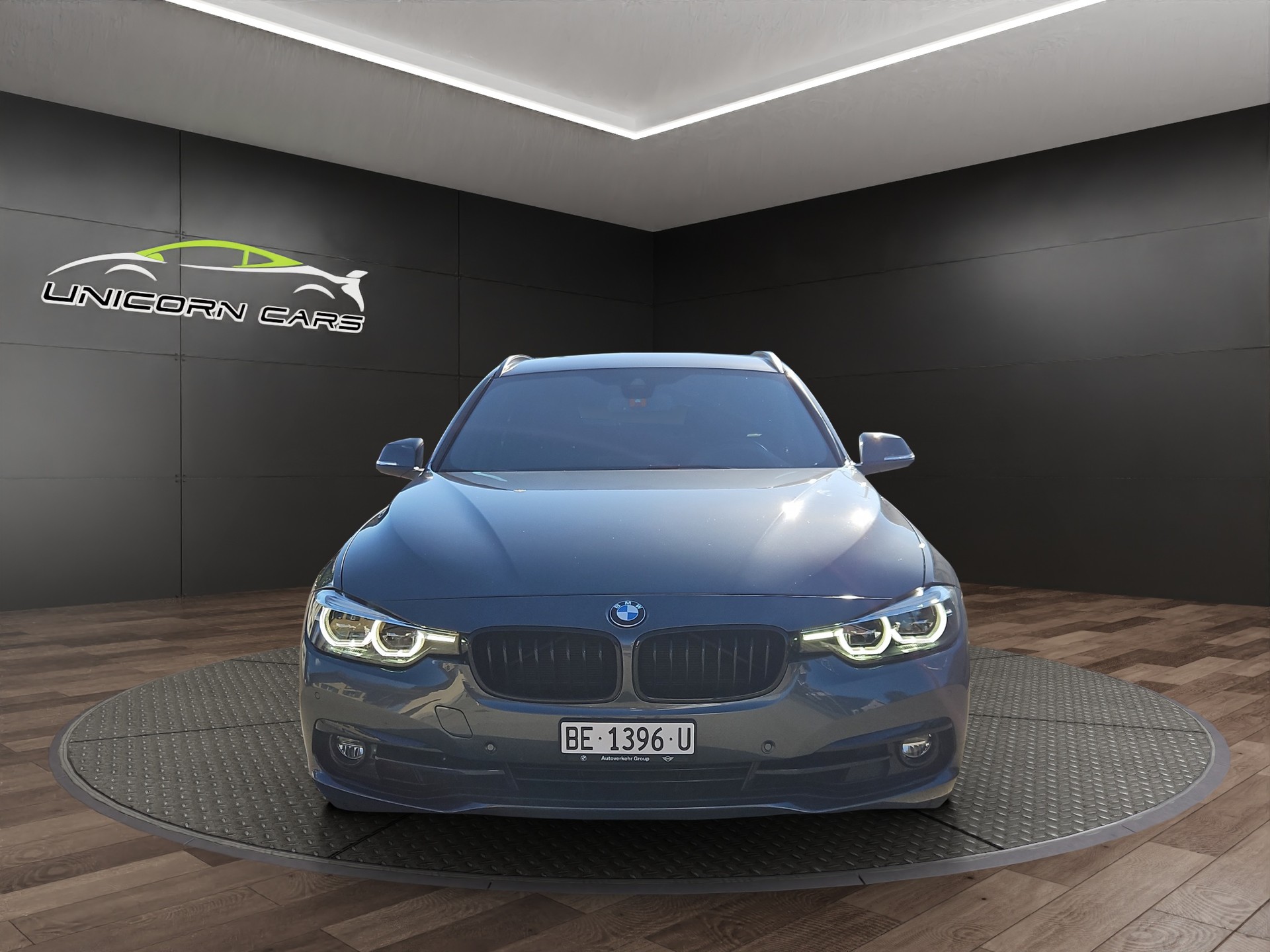 BMW 340i xDrive Touring Steptronic-showroom-element-1