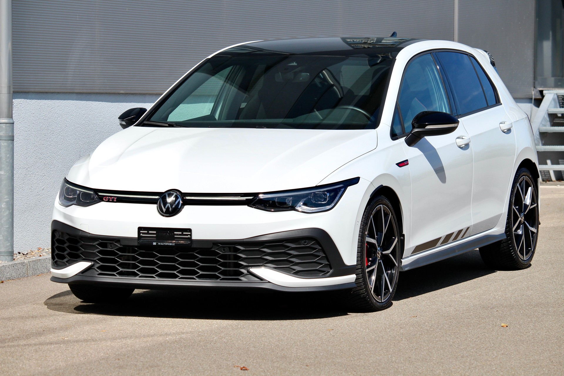 VW Golf 2.0 TSI GTI CLUBSPORT - EDITION DSG 300PS °TOP-Ausstattung °Black & White Package ° MJ. 2024-showroom-element-2