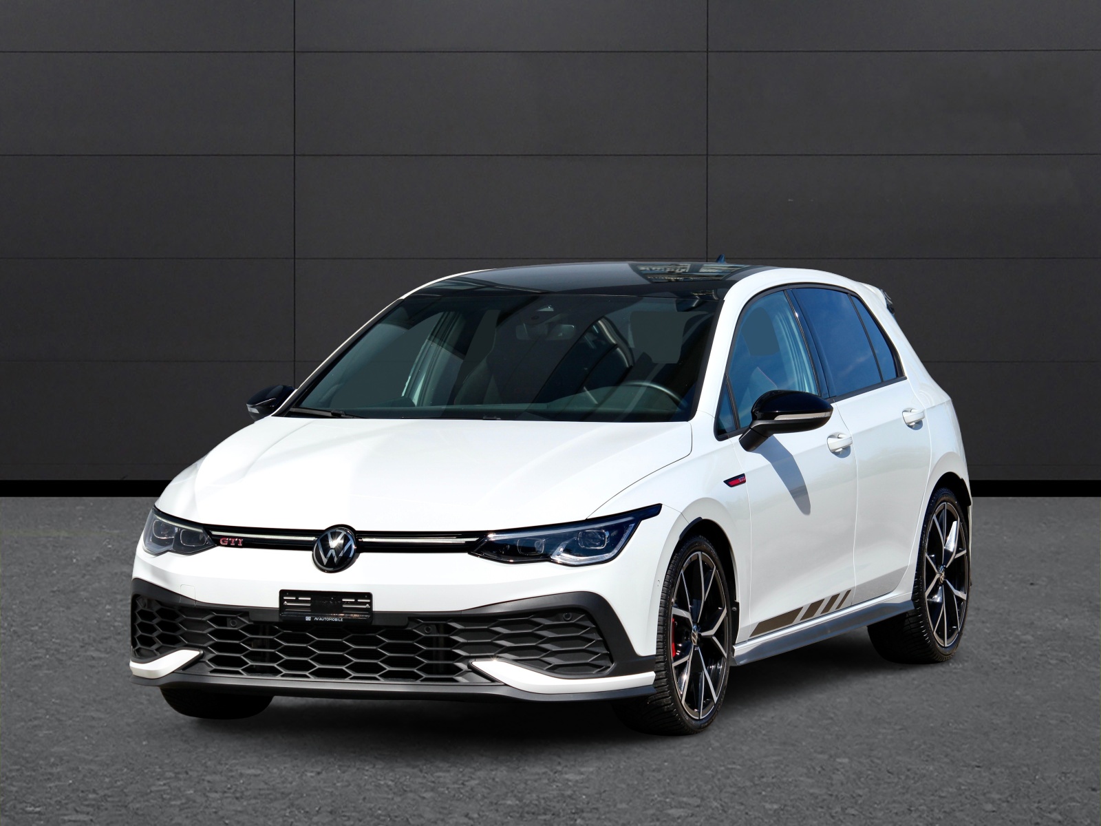 VW Golf 2.0 TSI GTI CLUBSPORT - EDITION DSG 300PS °TOP-Ausstattung °Black & White Package ° MJ. 2024-showroom-element-2