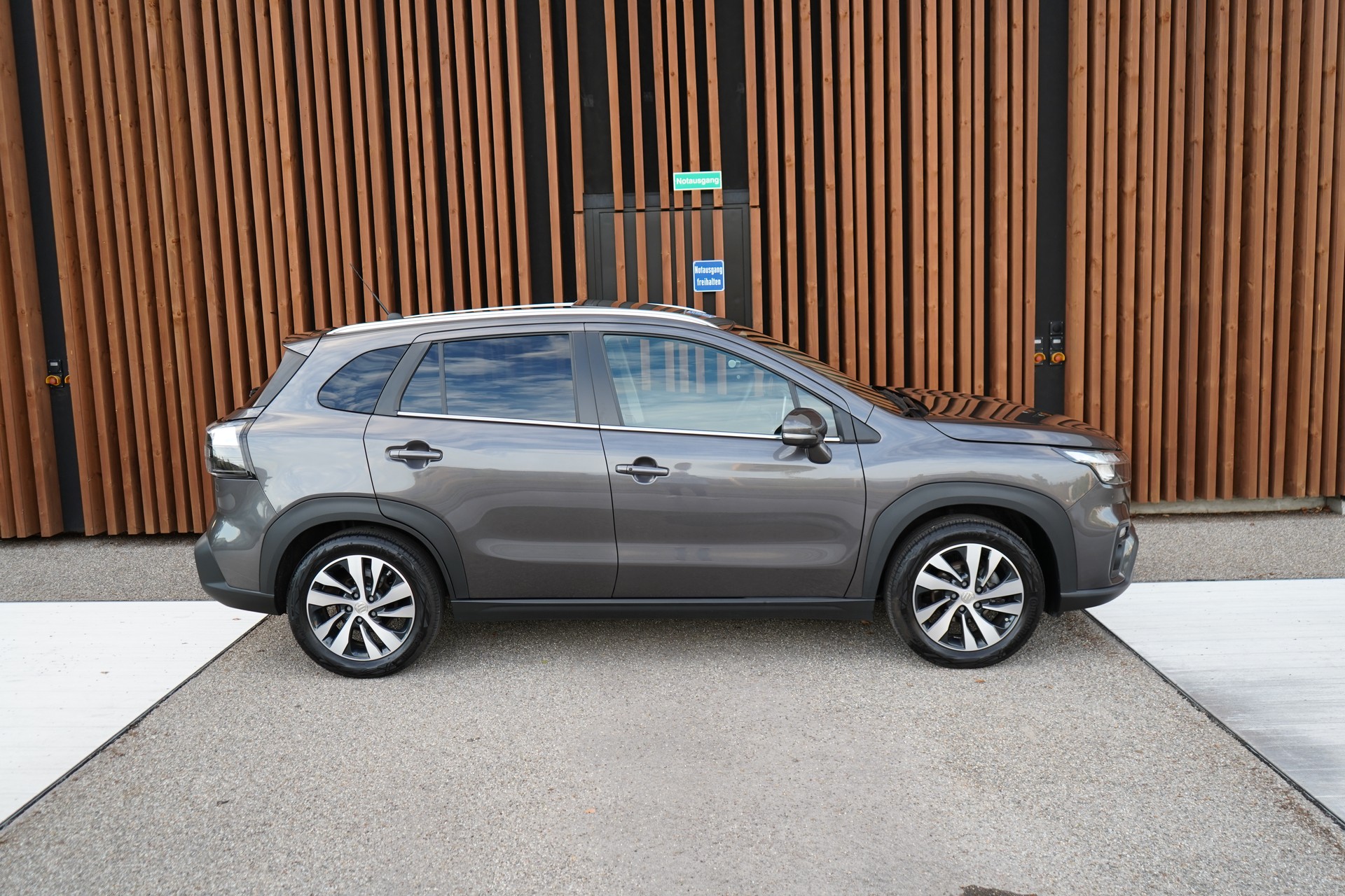 SUZUKI S-CROSS 1.5 COMPACT TOP HYBRID l 116 PS-image-4