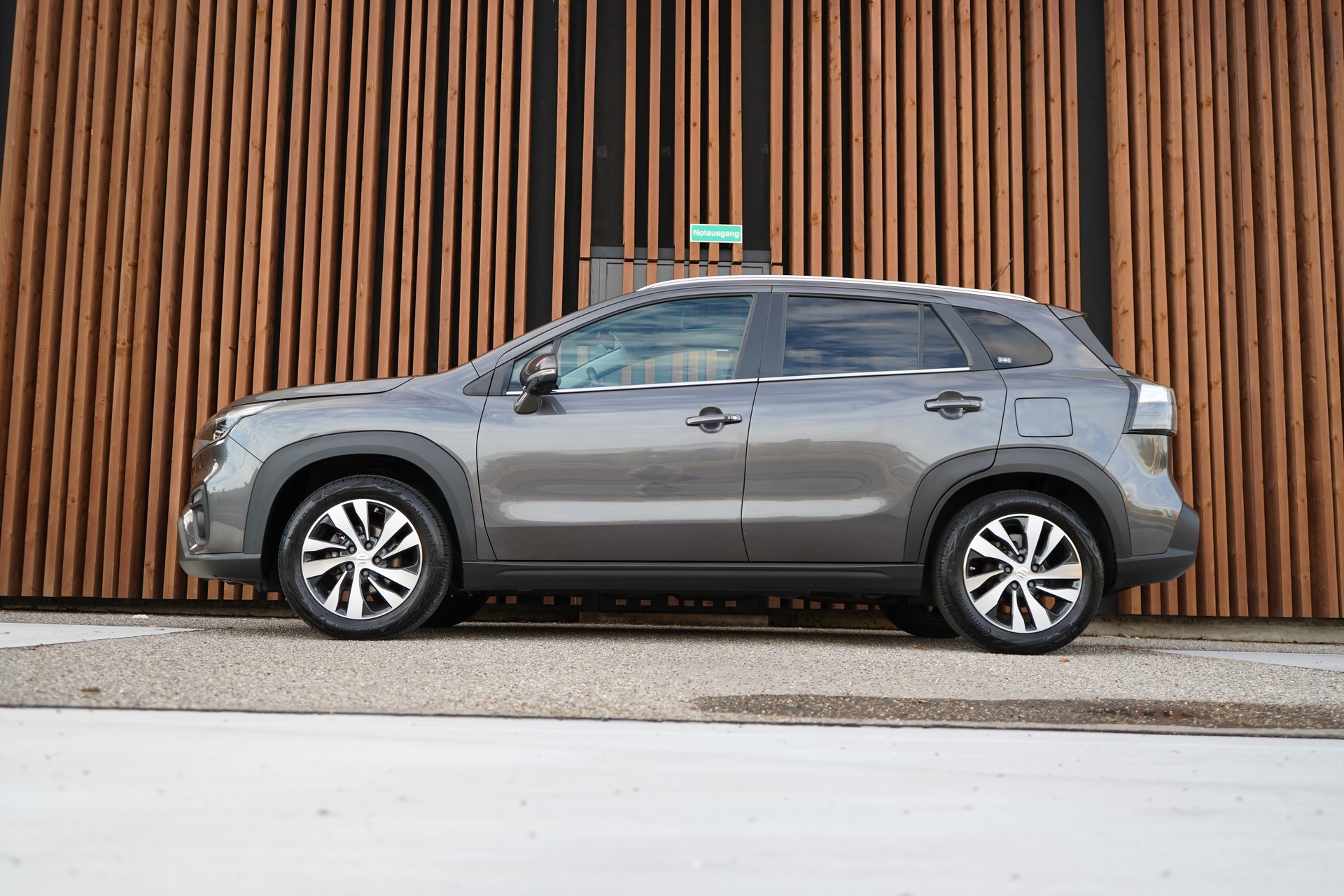 SUZUKI S-CROSS 1.5 COMPACT TOP HYBRID l 116 PS-showroom-element-3