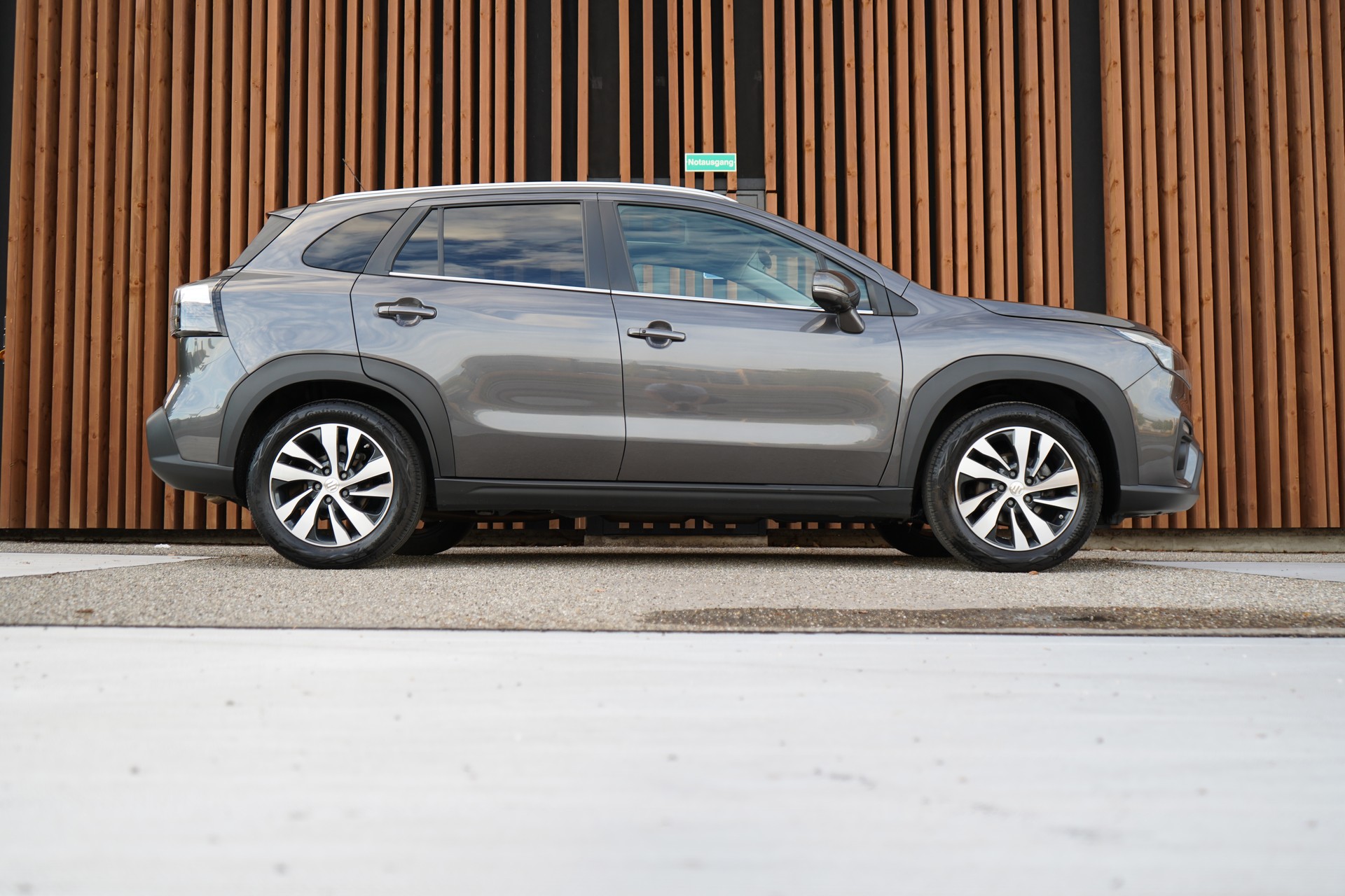 SUZUKI S-CROSS 1.5 COMPACT TOP HYBRID l 116 PS-showroom-element-2