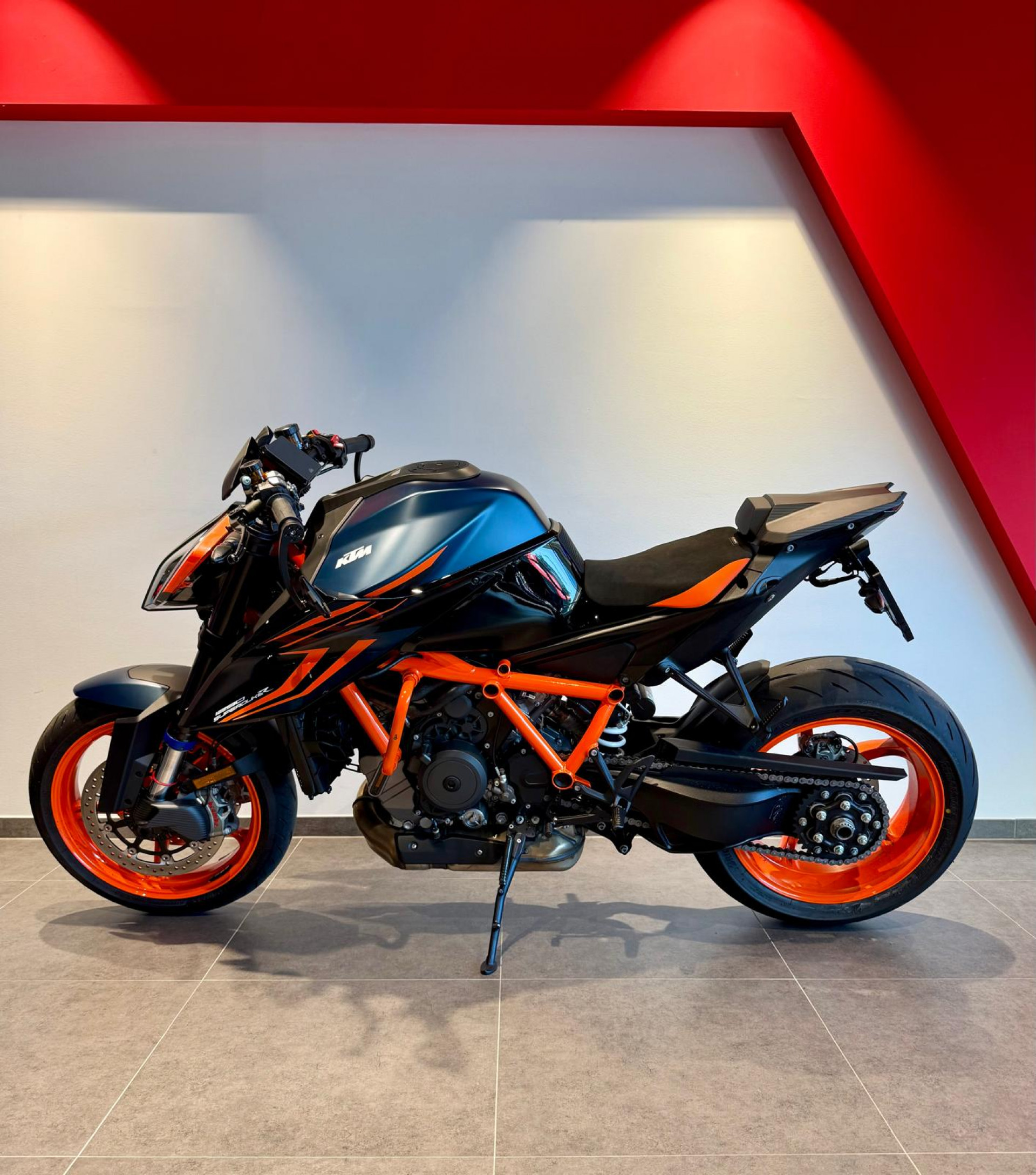 KTM 1290 Super Duke R Evo-image-2