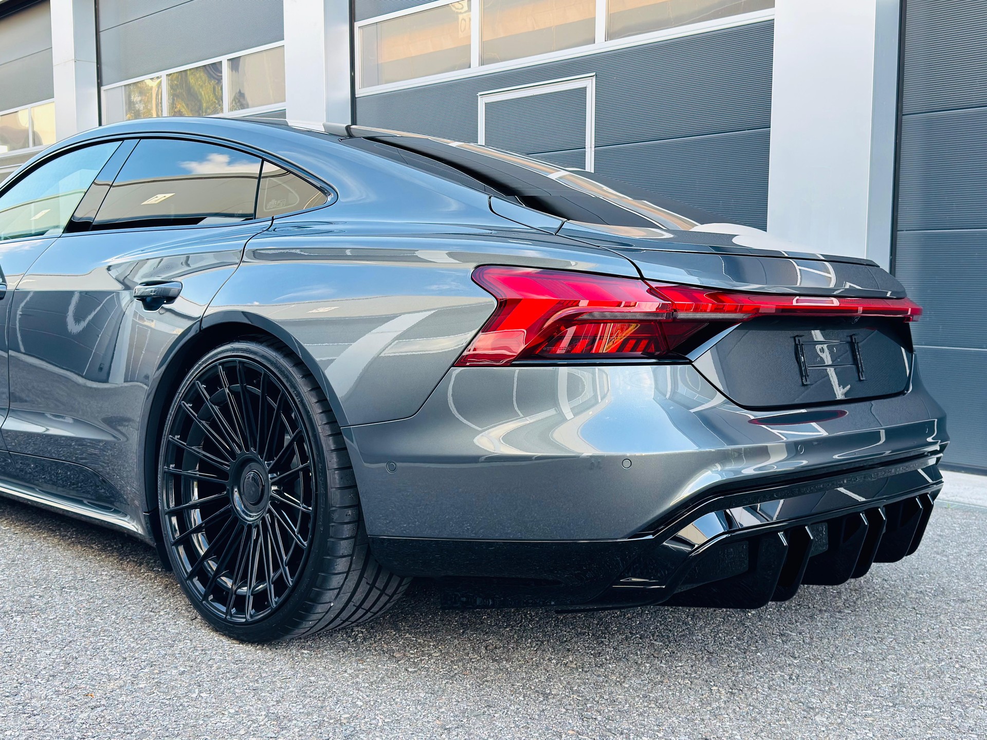 AUDI E-TRON GT QUATTRO-image-4