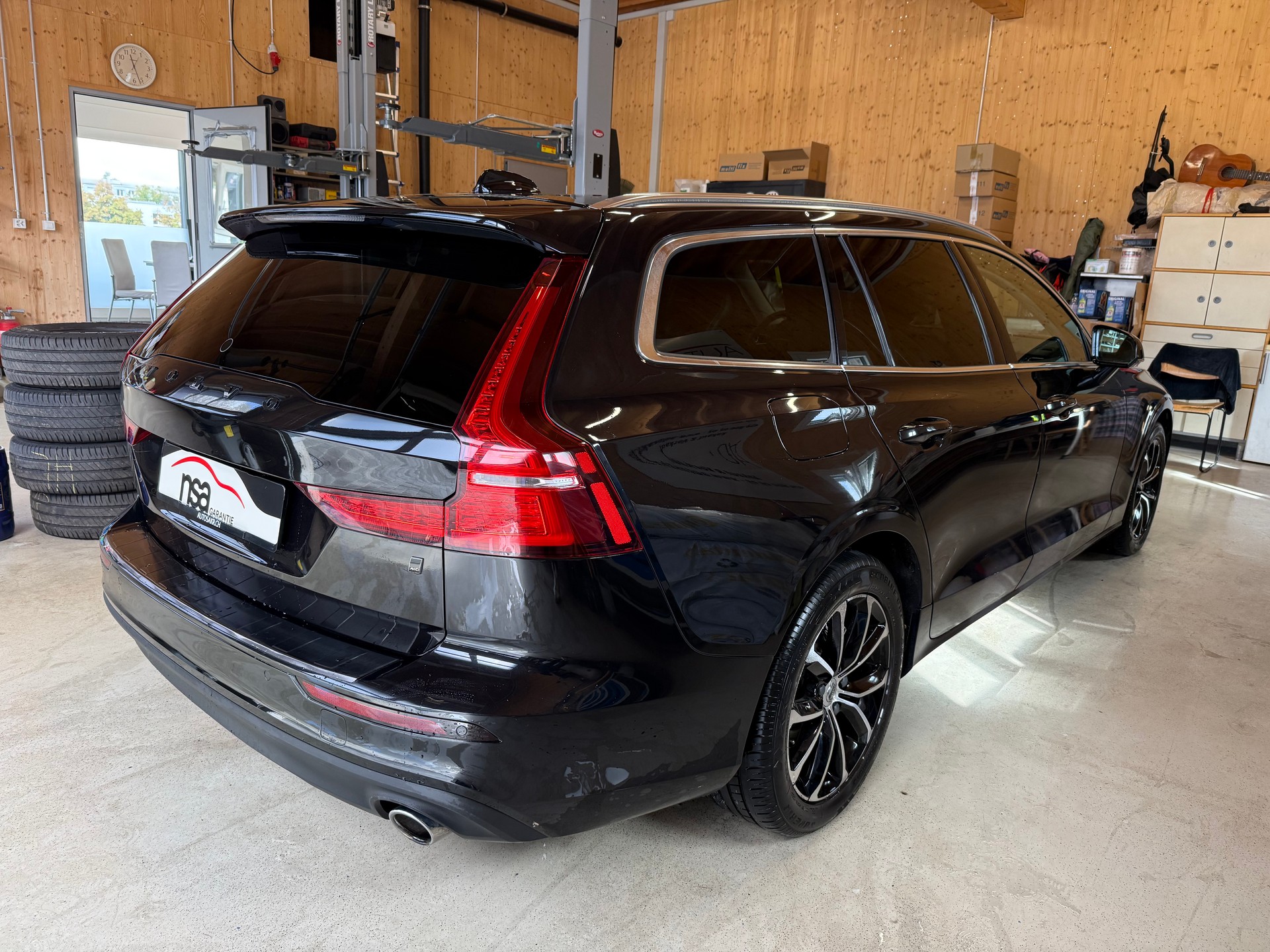 VOLVO V60 D4 AWD Momentum Geartronic-showroom-element-3