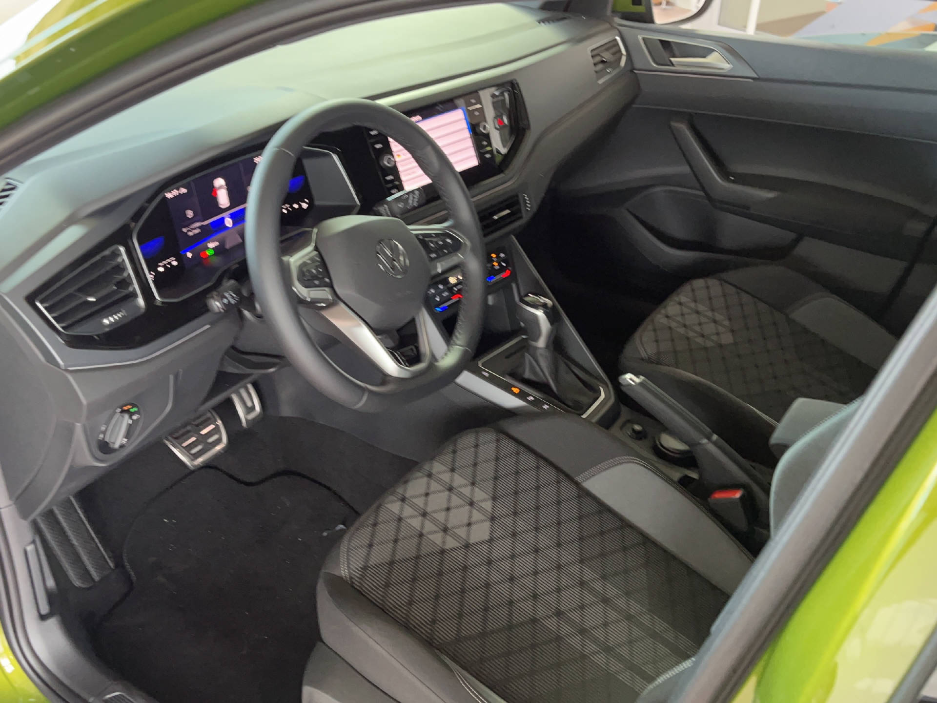 VW Taigo 1.0 TSI R-Line DSG-image-5