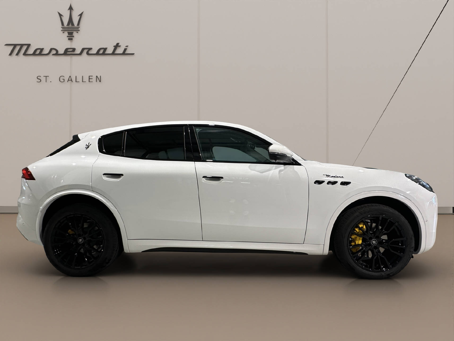 MASERATI Grecale 2.0 Hybrid Modena-showroom-element-3