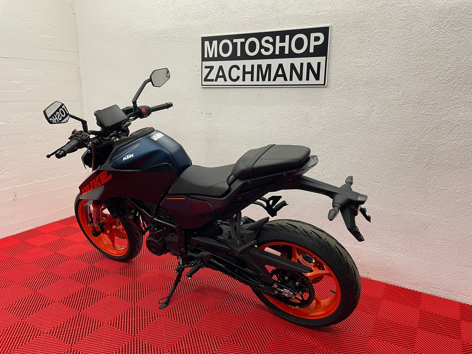 KTM 125 Duke-image-4
