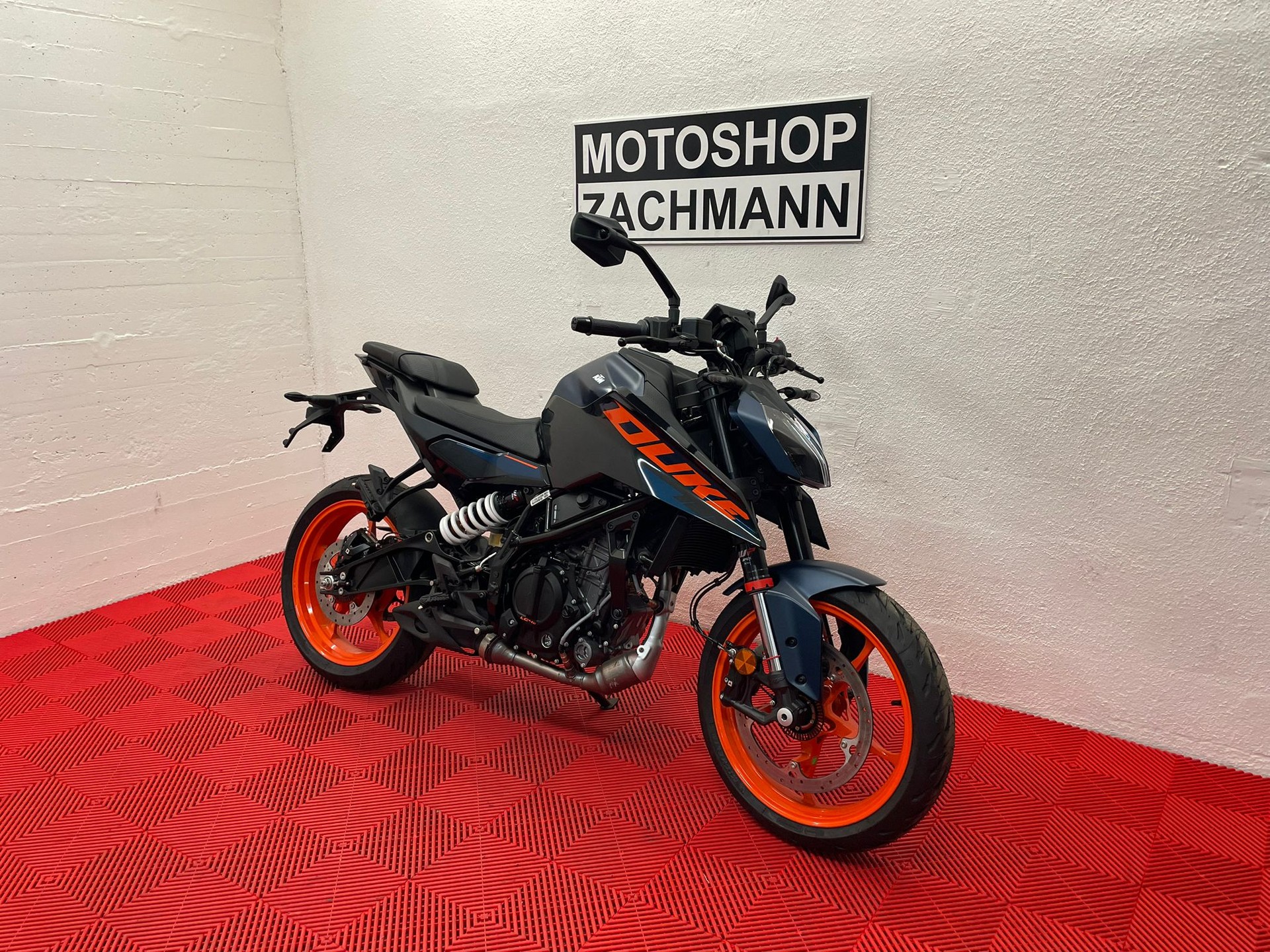KTM 125 Duke-image-1