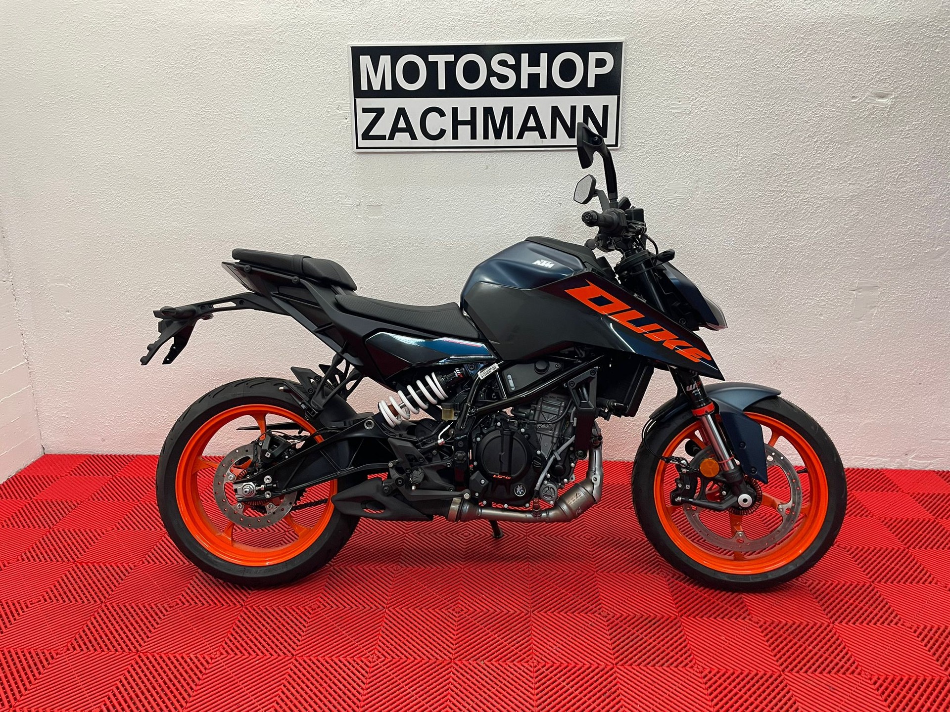 KTM 125 Duke-image-0