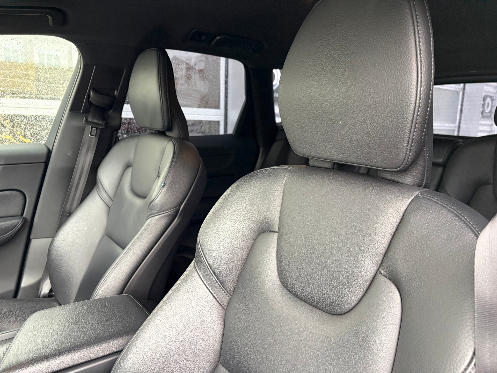 VOLVO XC60 D4 AWD Momentum Geartronic-image-13