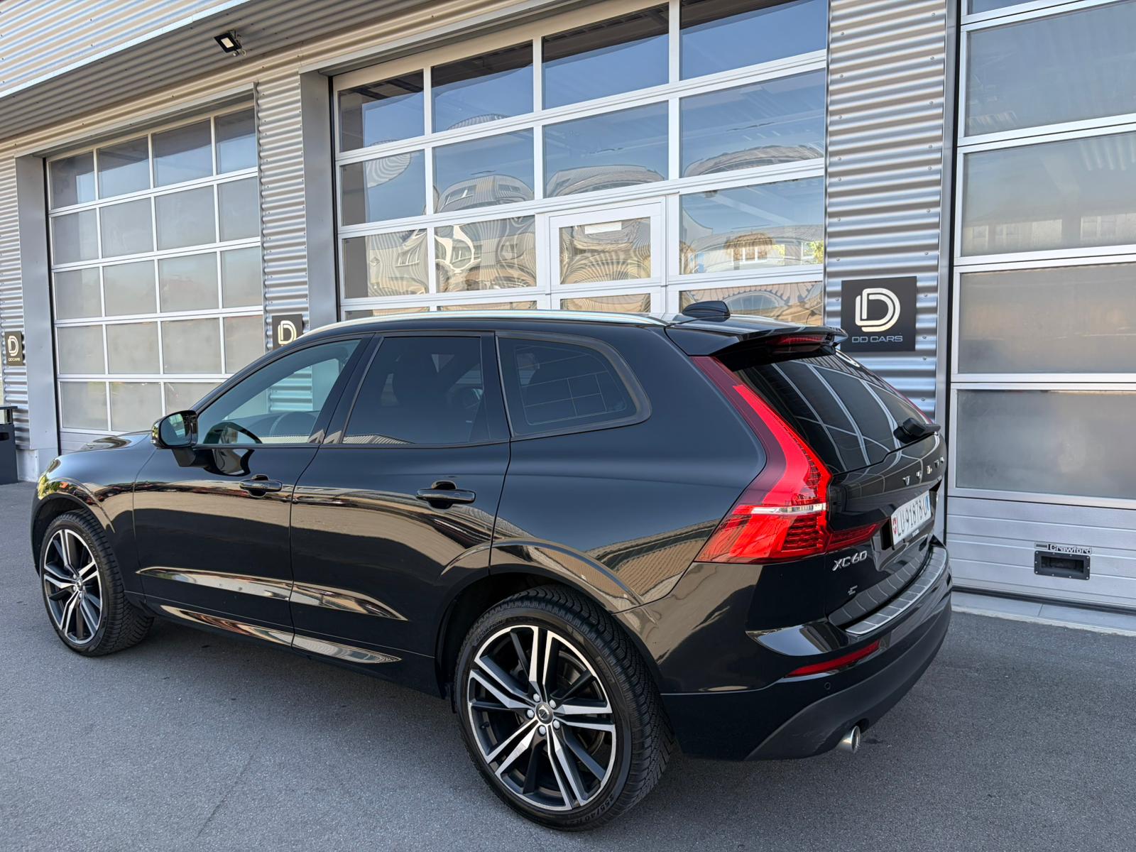 VOLVO XC60 D4 AWD Momentum Geartronic-image-6