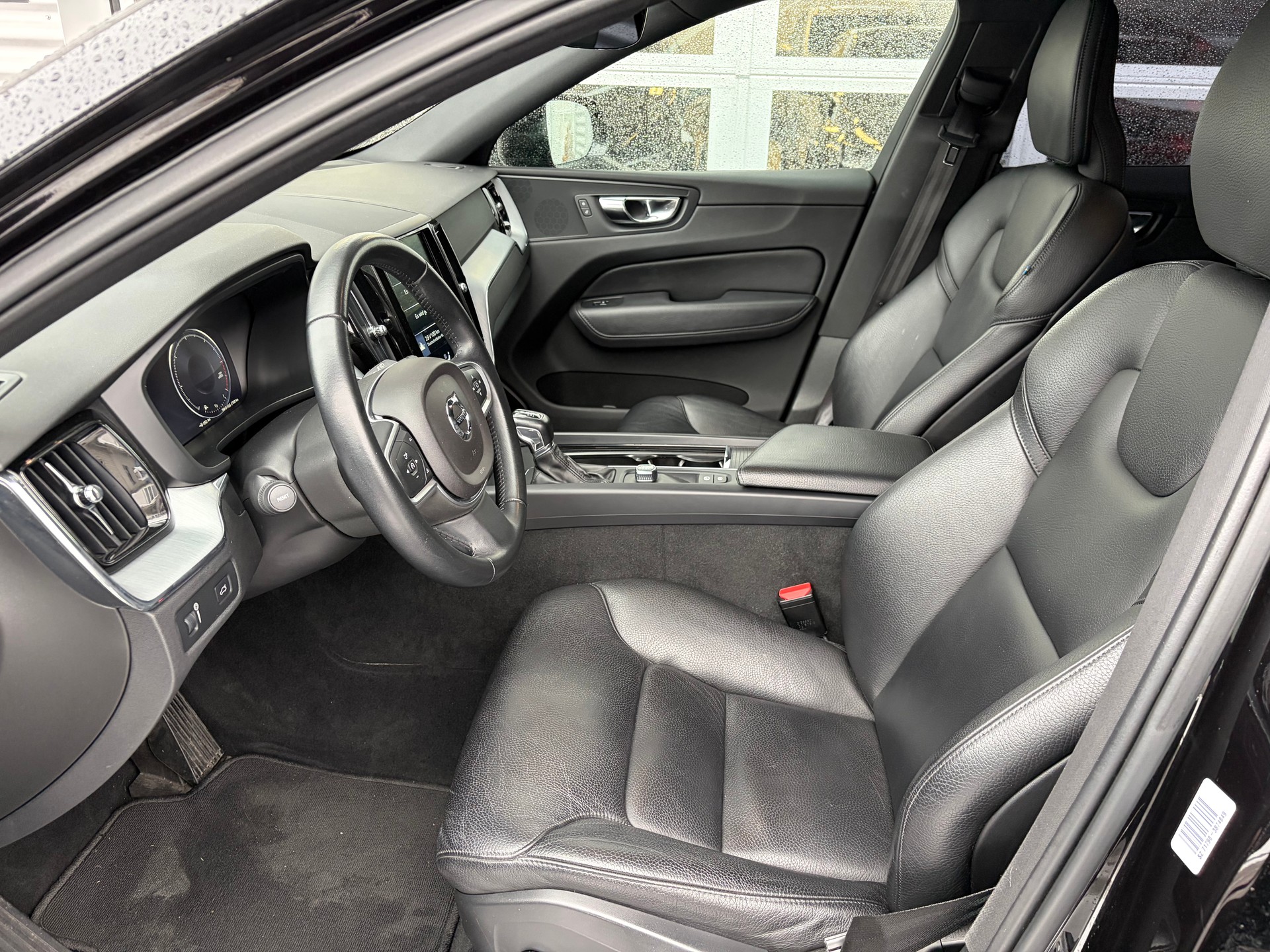 VOLVO XC60 D4 AWD Momentum Geartronic-image-10