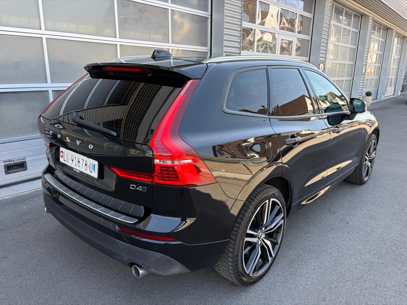 VOLVO XC60 D4 AWD Momentum Geartronic-image-2