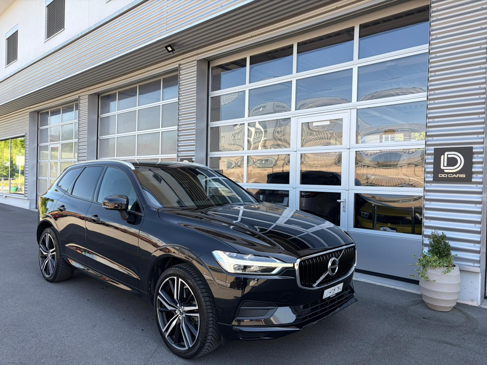 VOLVO XC60 D4 AWD Momentum Geartronic-image-3