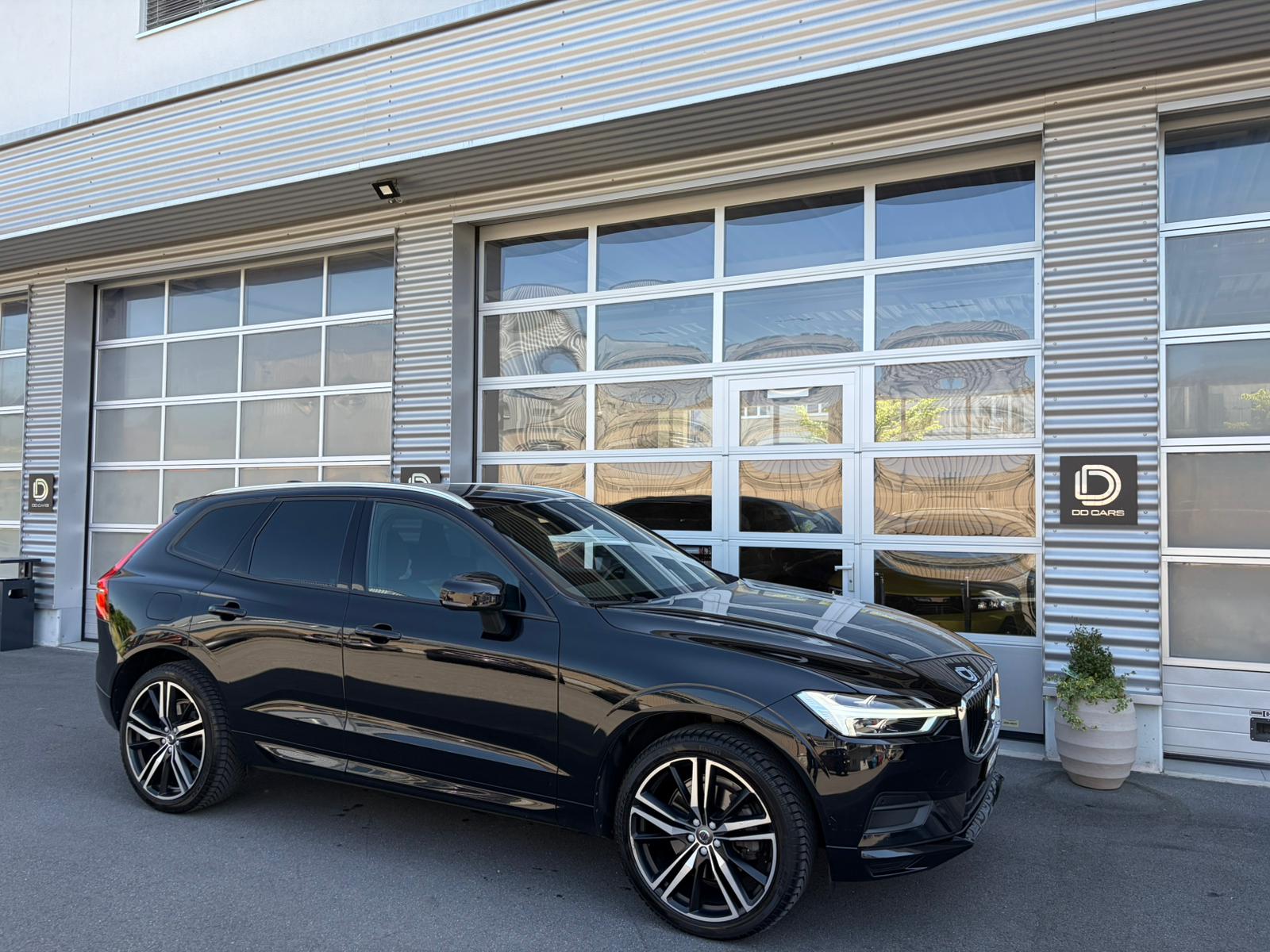 VOLVO XC60 D4 AWD Momentum Geartronic-image-5