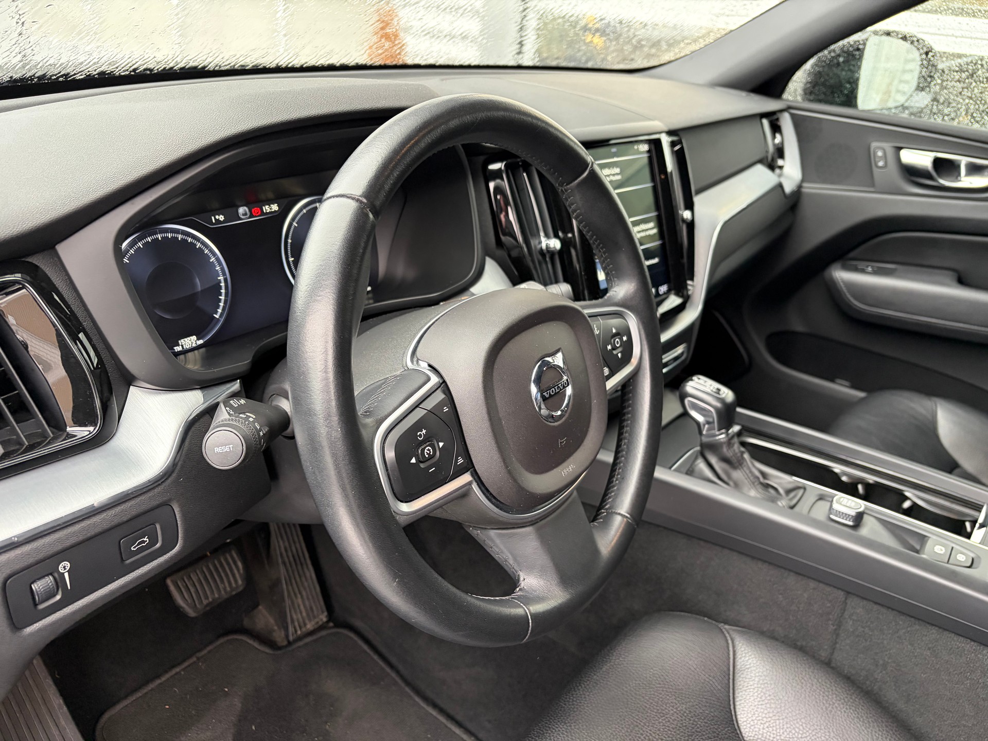 VOLVO XC60 D4 AWD Momentum Geartronic-image-12