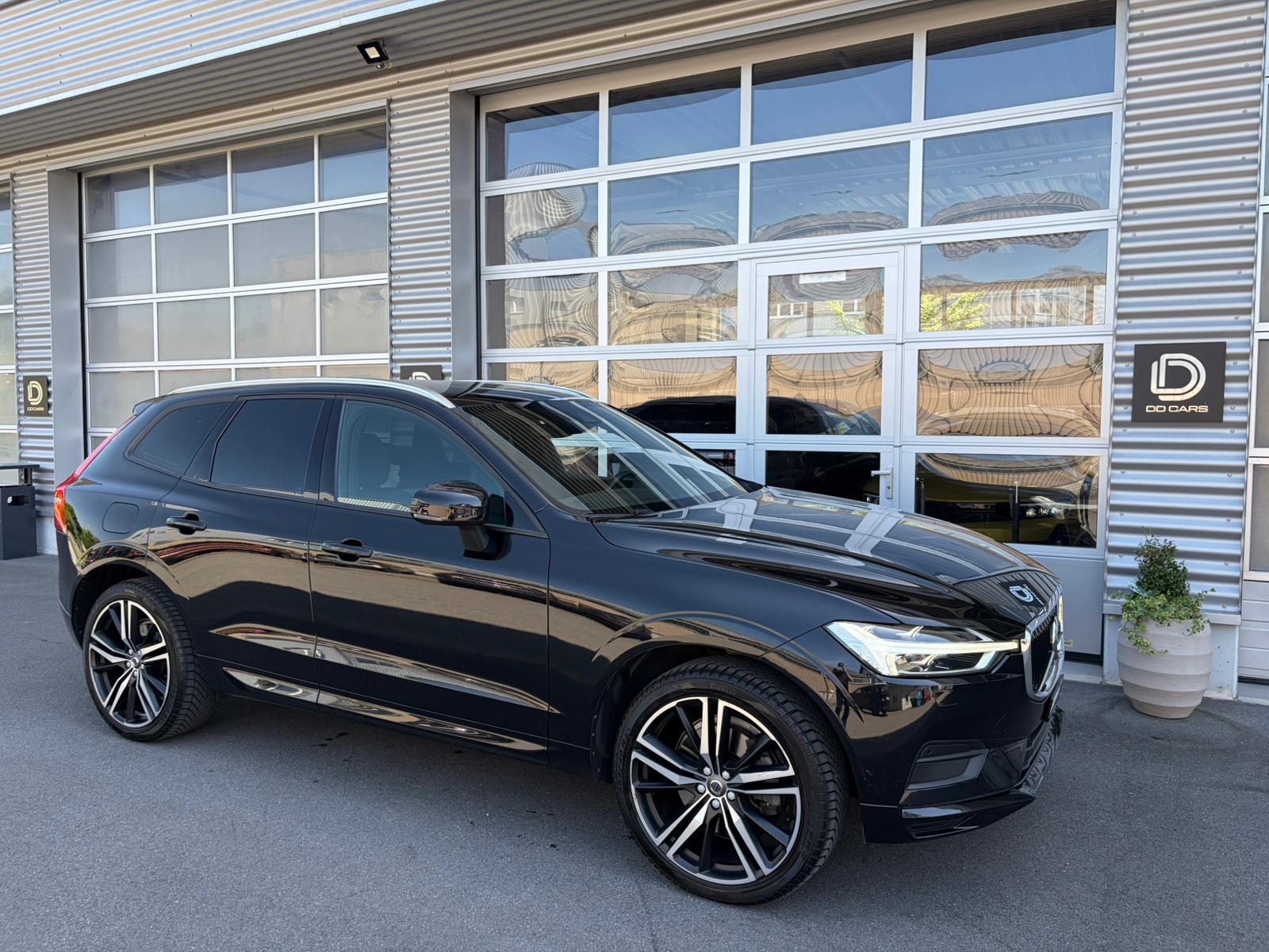 VOLVO XC60 D4 AWD Momentum Geartronic-image-4